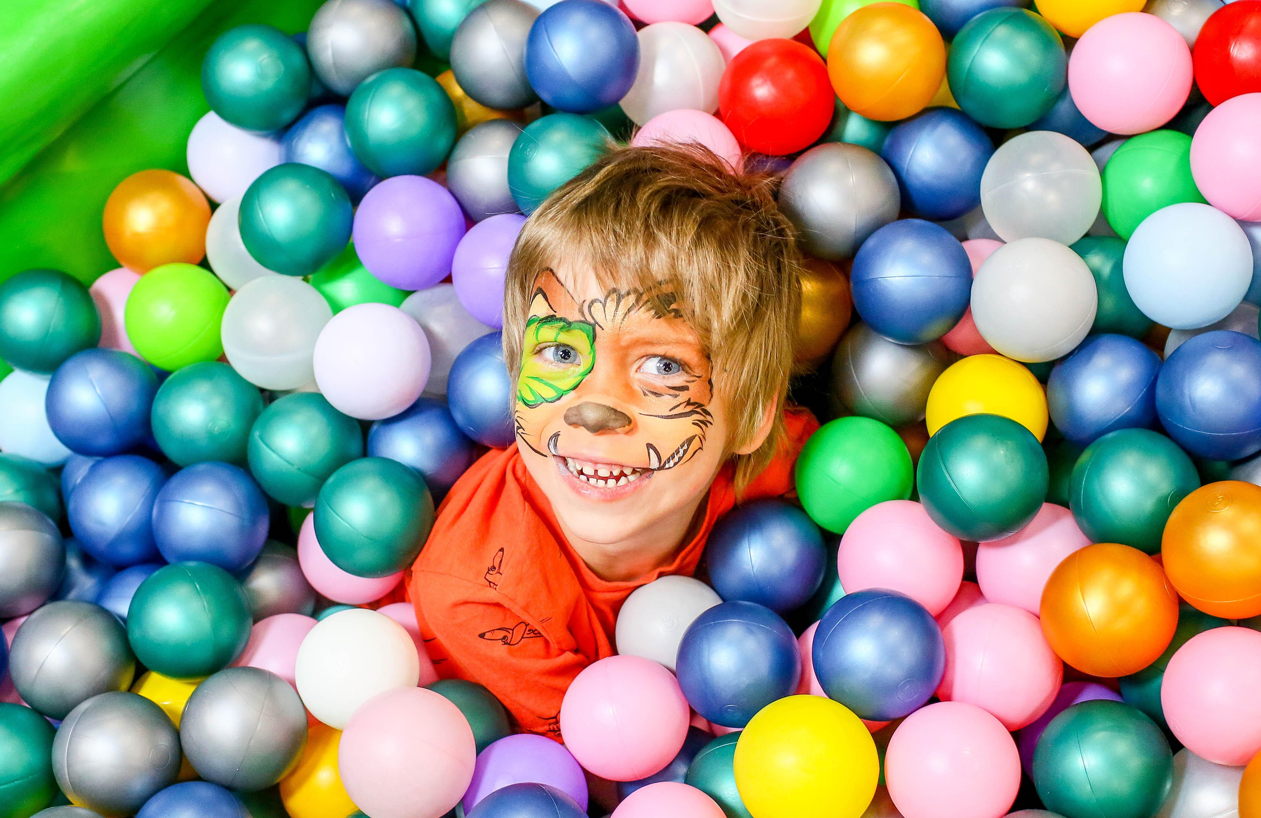 детская фотосессия в Санкт-Петербурге, фотограф Joky joya, детский и семейный фотограф и видеограф СПб. Фотограф на детский праздник в День Рождения в развлекательном центре Питера