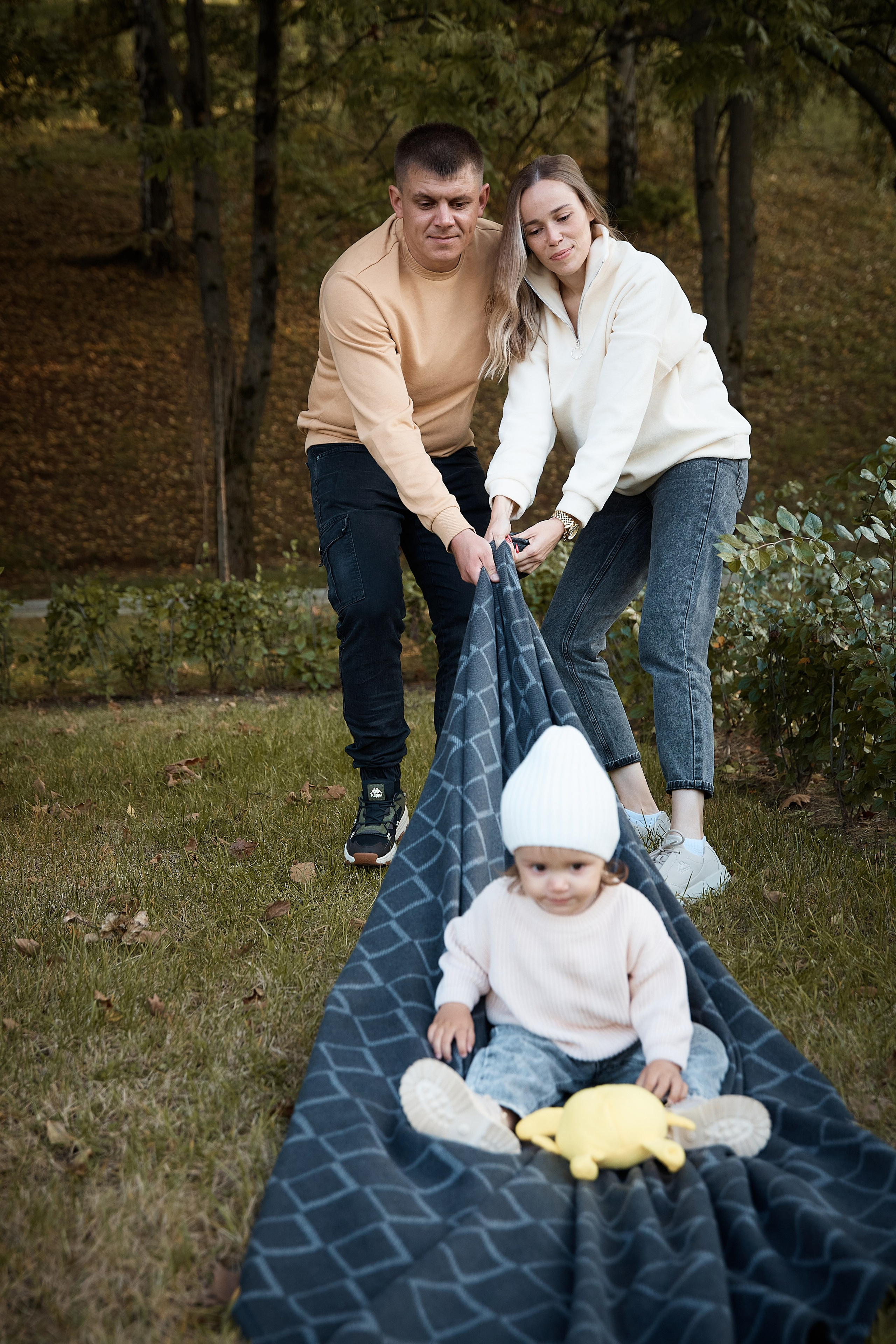 Прогулка в Алесандровском саду. Надя и Дима с дочей. Татьяна Бабаева — Фотограф