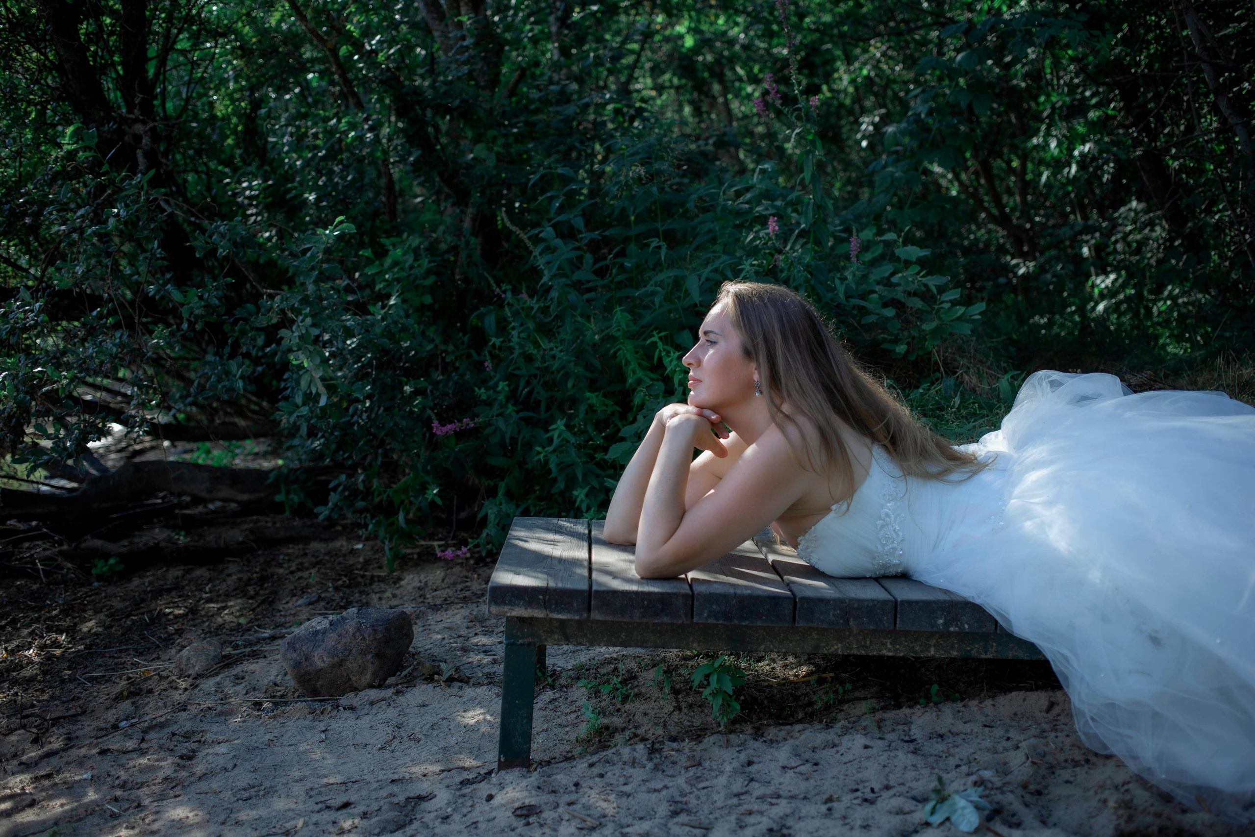 Вторая жизнь свадебного платья: фотосессия на озере под Санкт-Петербургом. Портретные фотосессии, контент-съемки, репортаж