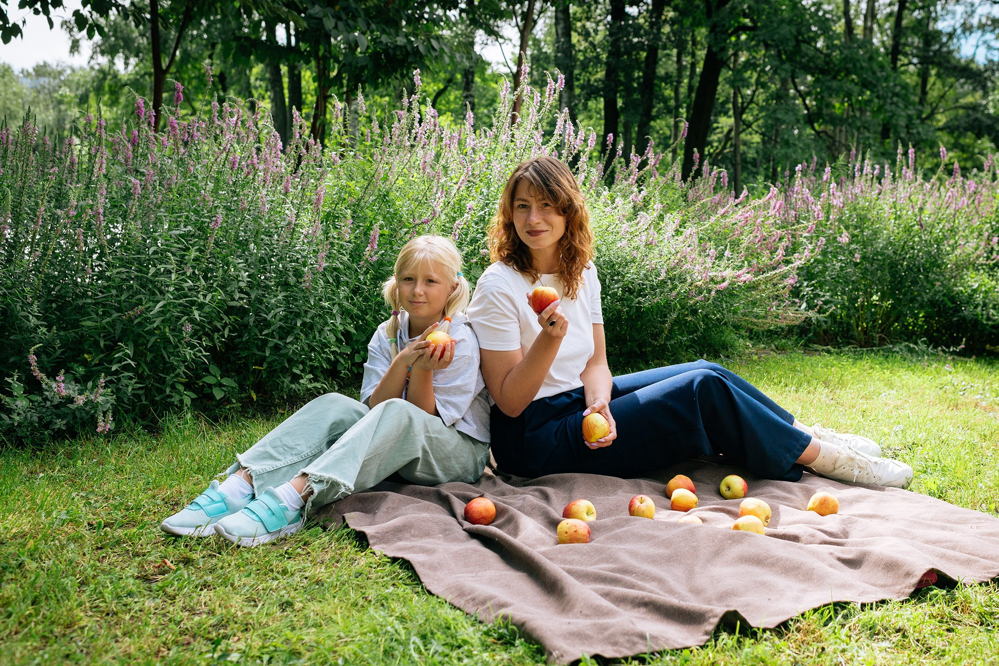 Юлия и Алиса. Летний пикник. Репортажный фотограф в Санкт-Петербурге Анастасия Клёпова