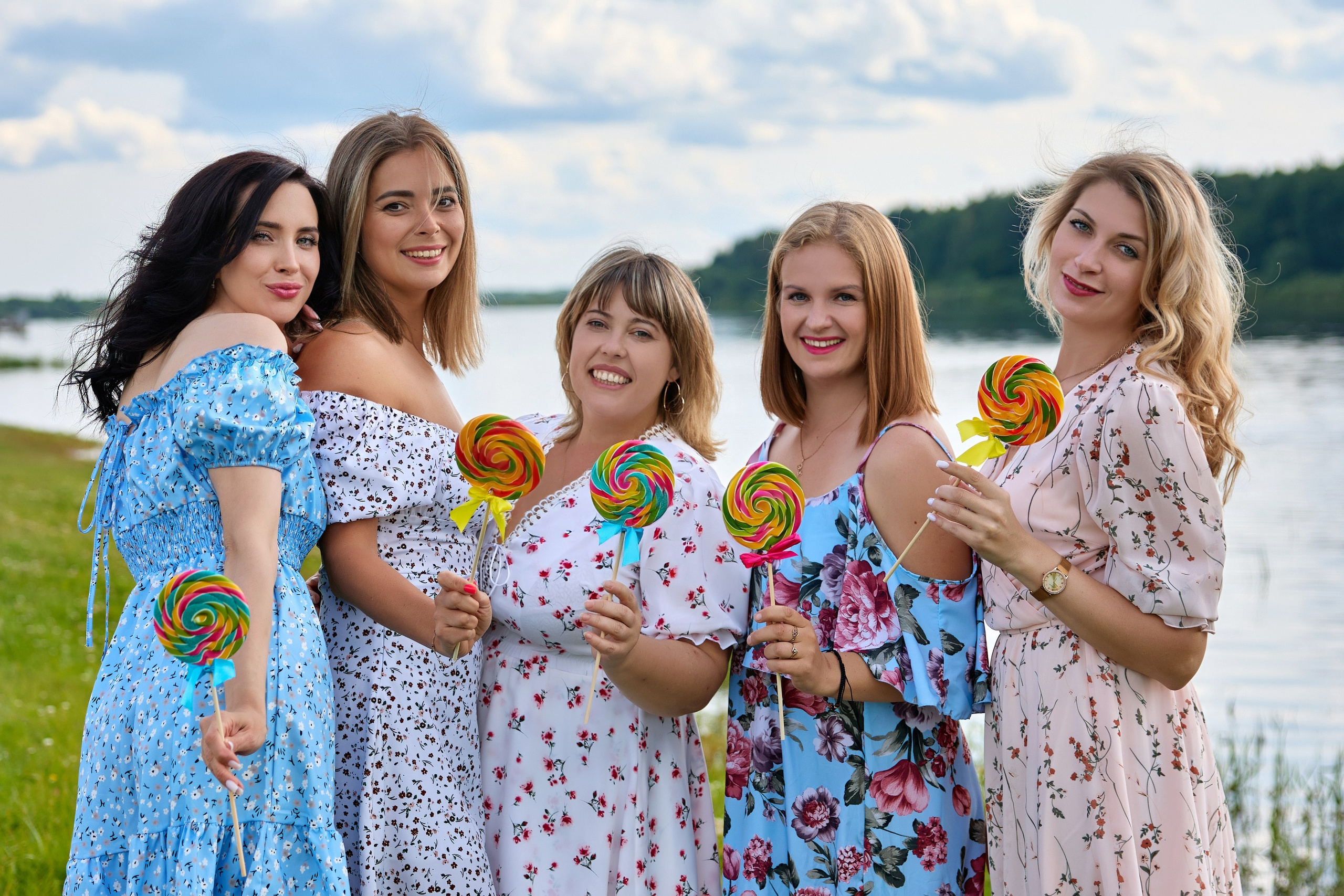 Летняя фотопрогулка. Мария, Татьяна, Евгения, Кристина и Александра. Фотограф Люся Воробьева