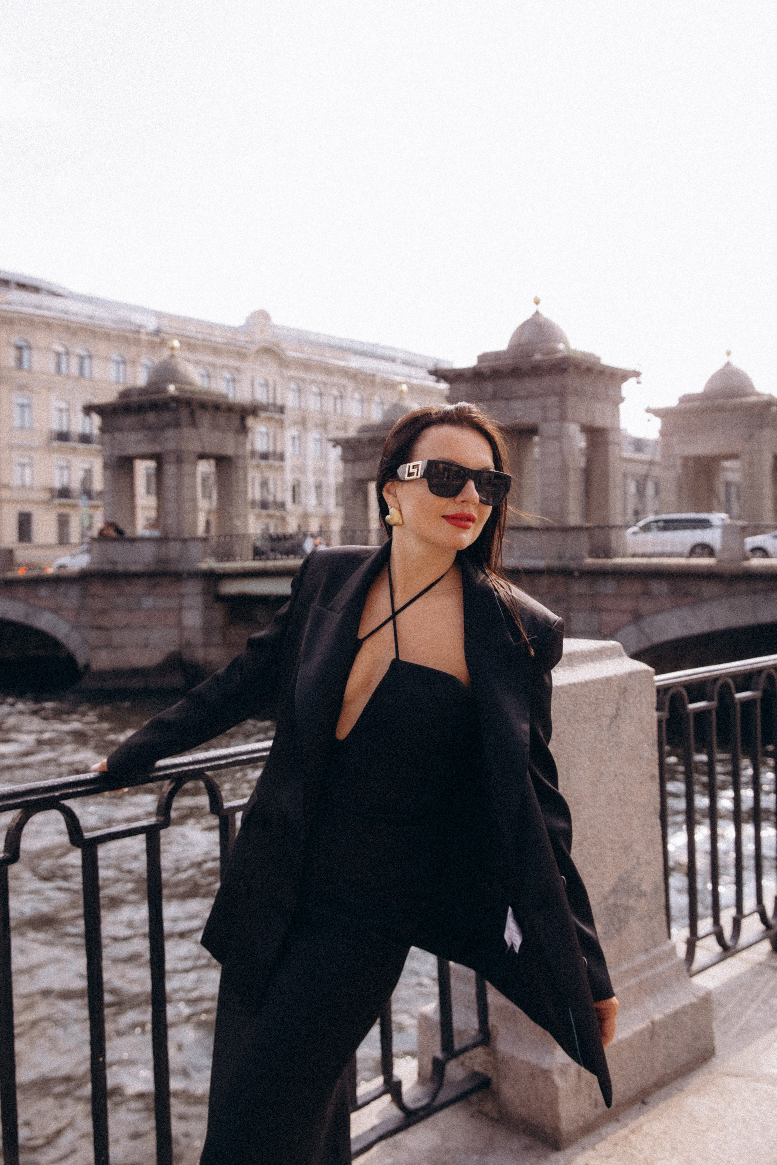 Ольга, прогулка по Фонтанке и фотосессия в парадной Ромашка. Фотограф в Санкт-Петербурге Разиля Идиятуллина