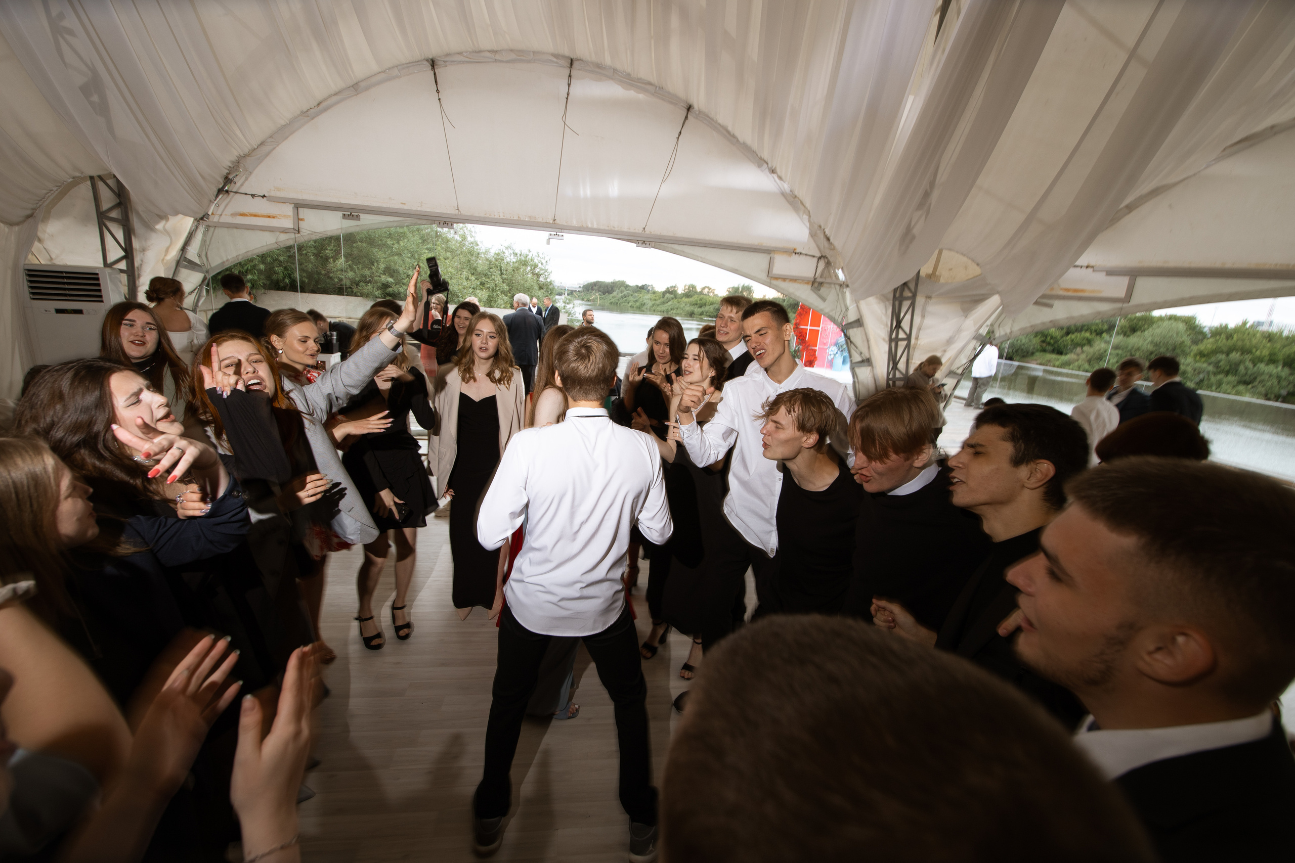 Выпускной. Своя набережная. Фотограф Антон Никандров