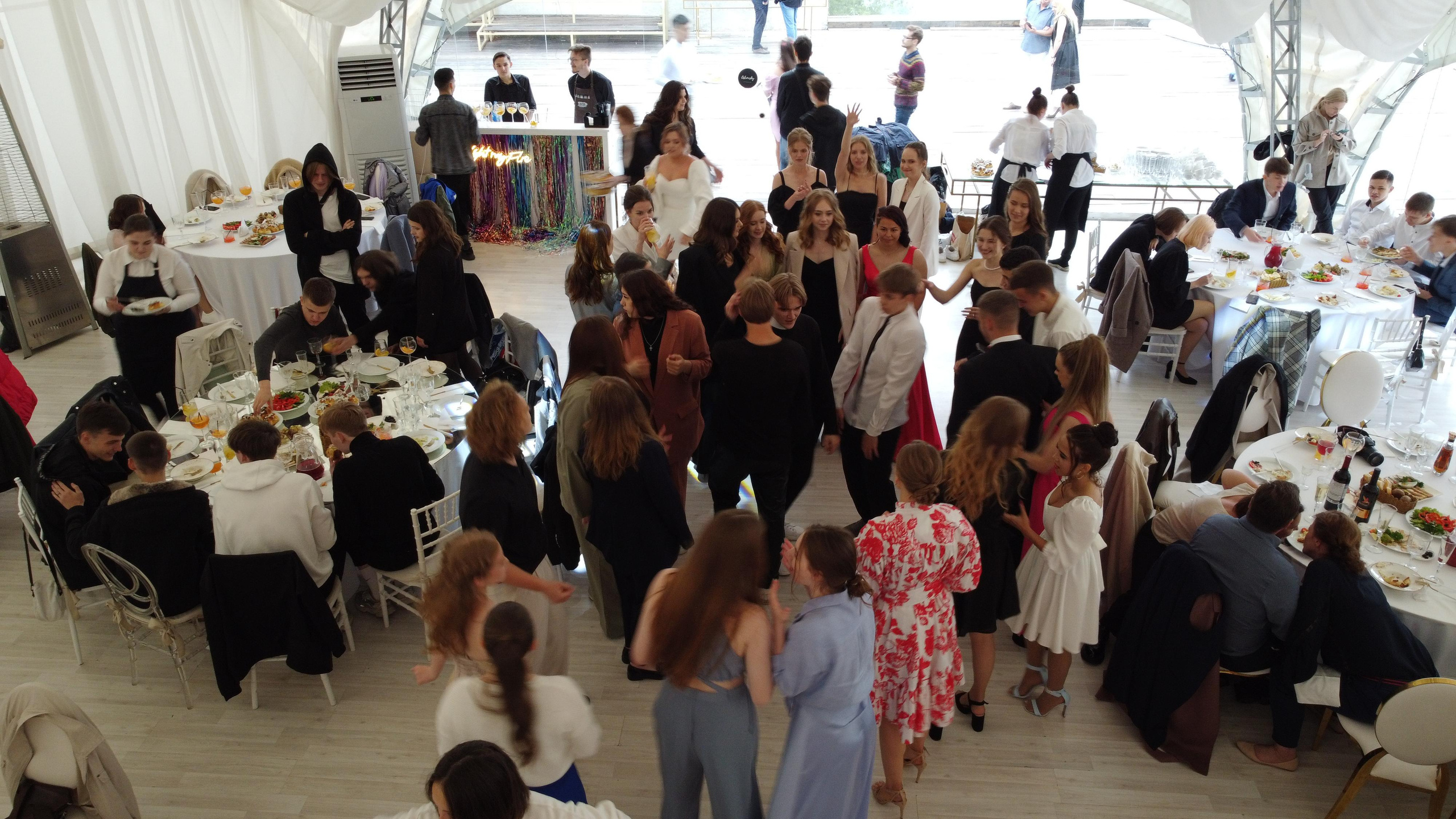 Выпускной. Своя набережная. Фотограф Антон Никандров