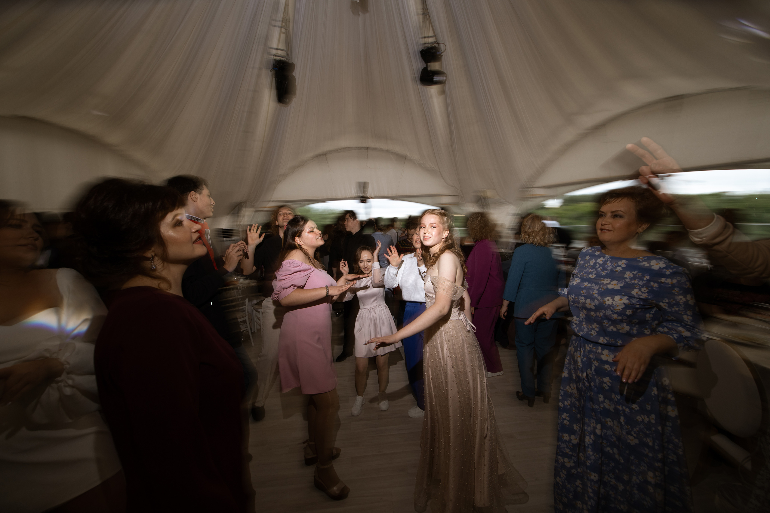 Выпускной. Своя набережная. Фотограф Антон Никандров