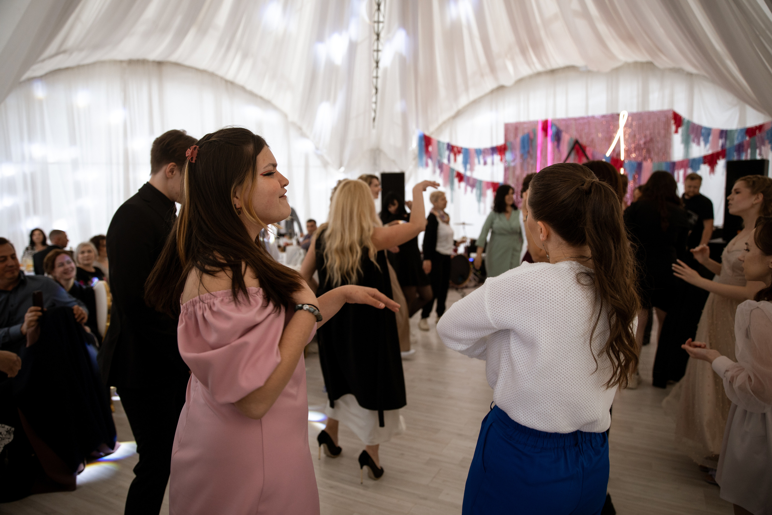 Выпускной. Своя набережная. Фотограф Антон Никандров