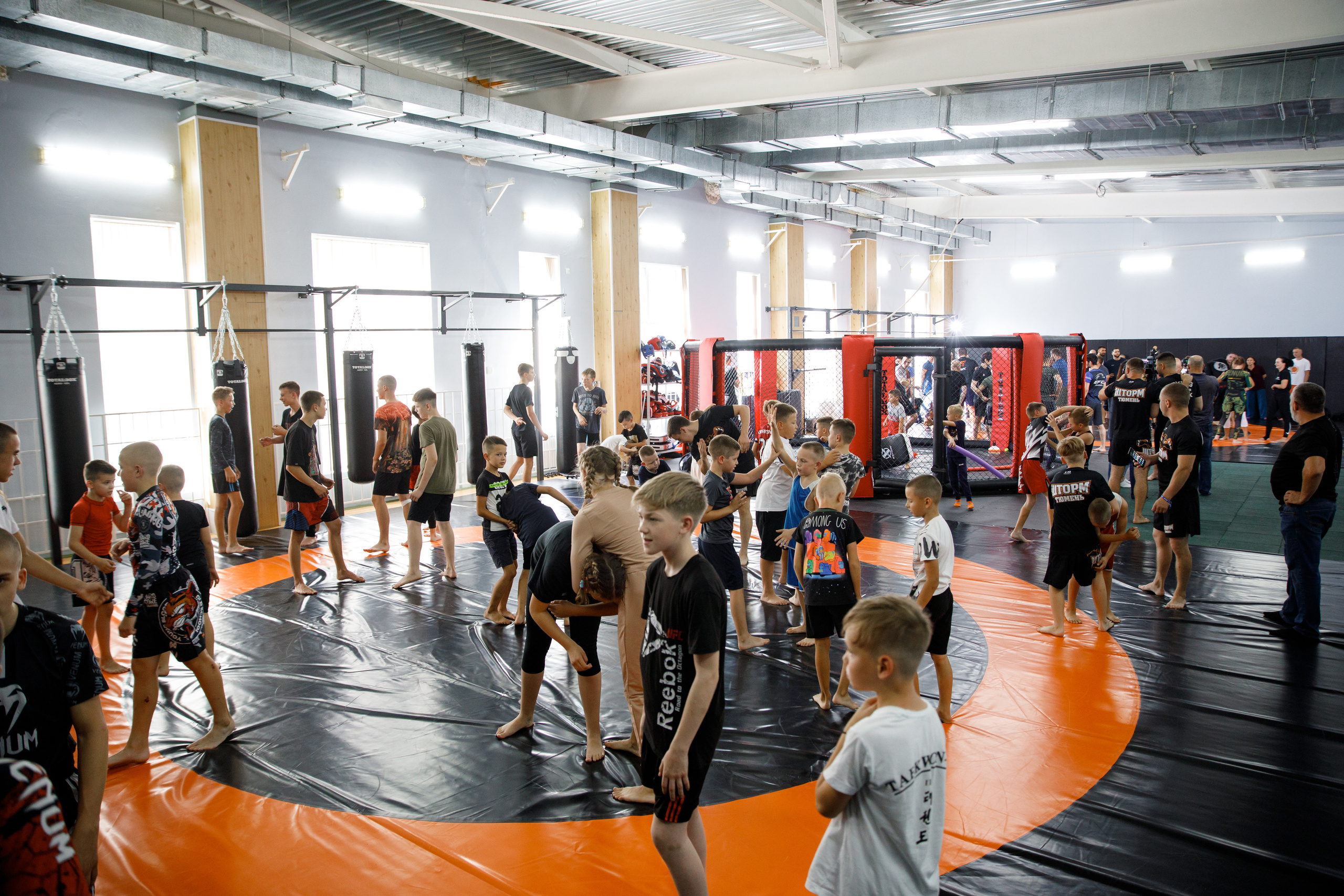 Шторм. Открытие филиала школы единоборств А. Шлеменко в Тюмени. Фотограф Антон Никандров