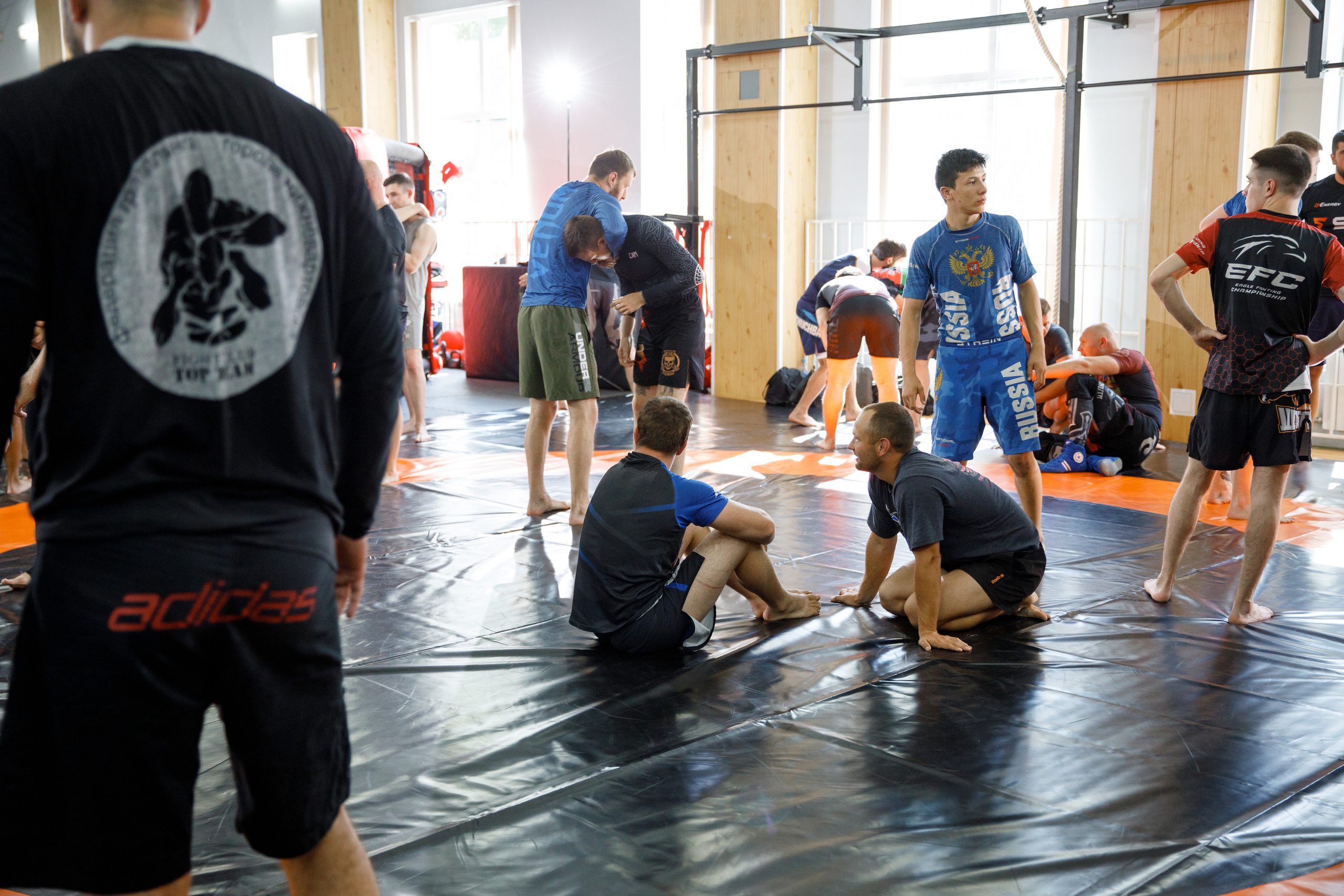 Шторм. Открытие филиала школы единоборств А. Шлеменко в Тюмени. Фотограф Антон Никандров