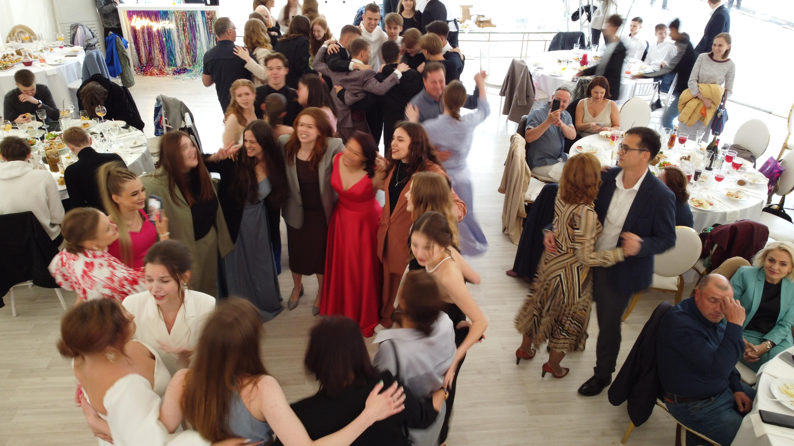 Выпускной. Своя набережная. Фотограф Антон Никандров