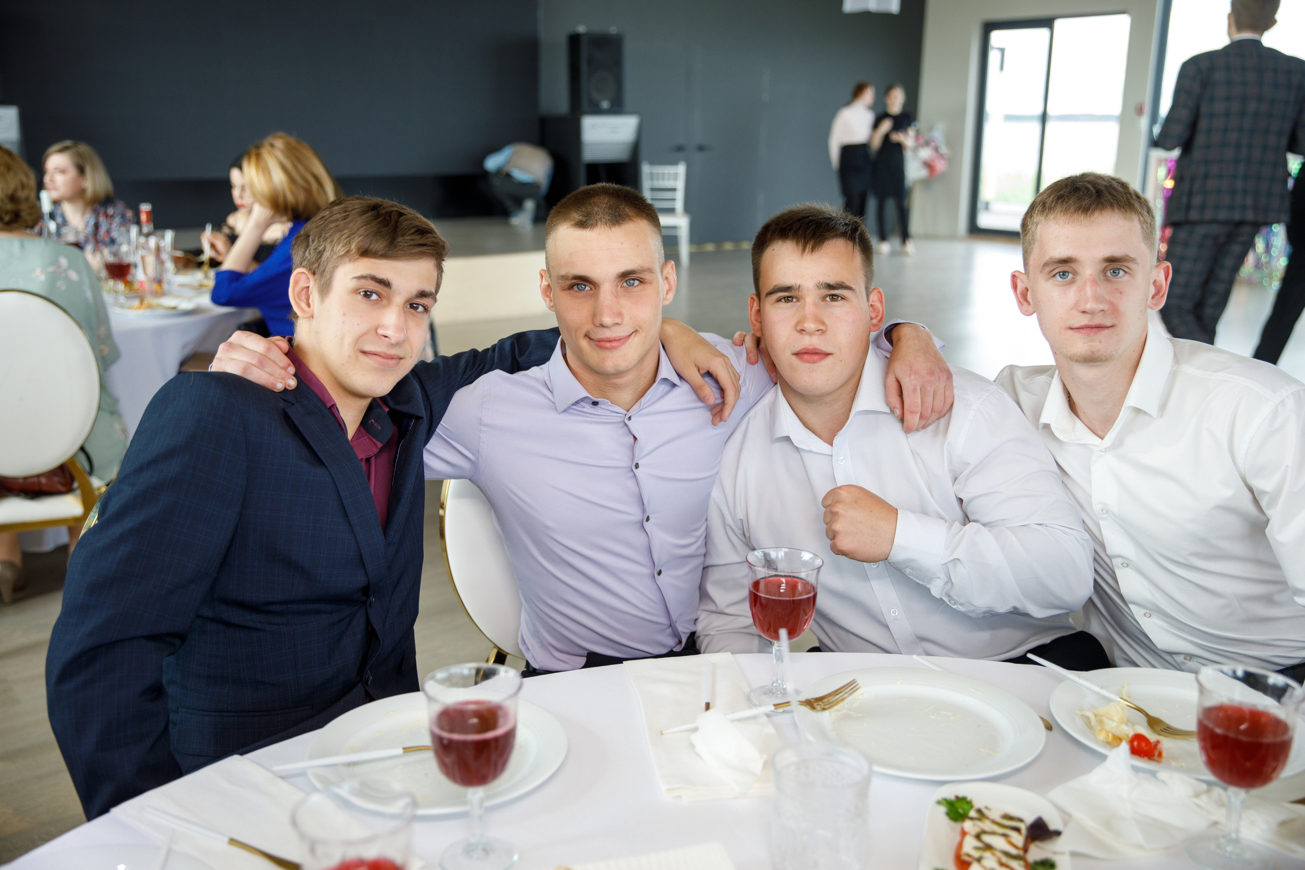 Выпускной в Островском. Фотограф Антон Никандров