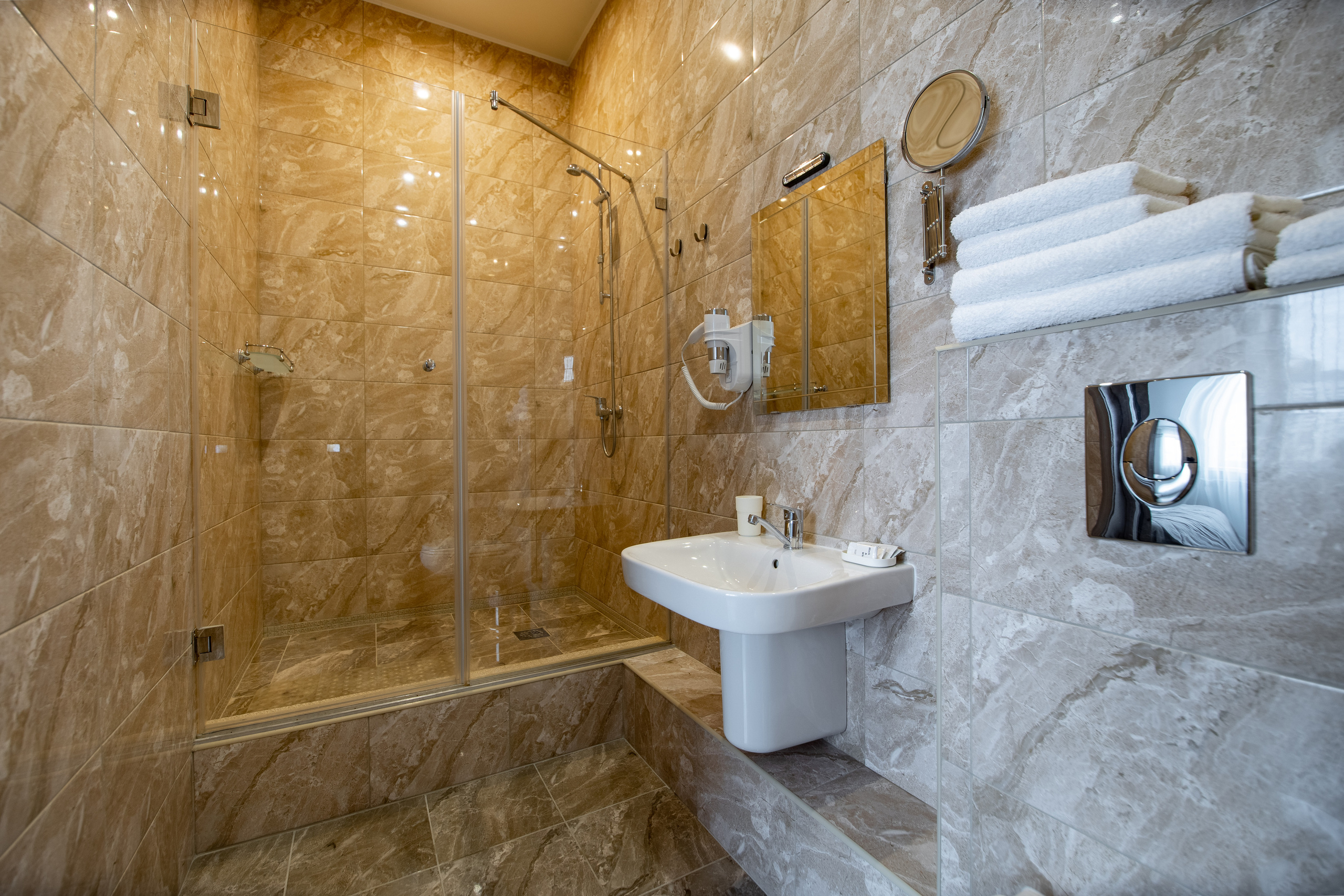 Гостиница «Атриа». Фотограф Антон Никандров