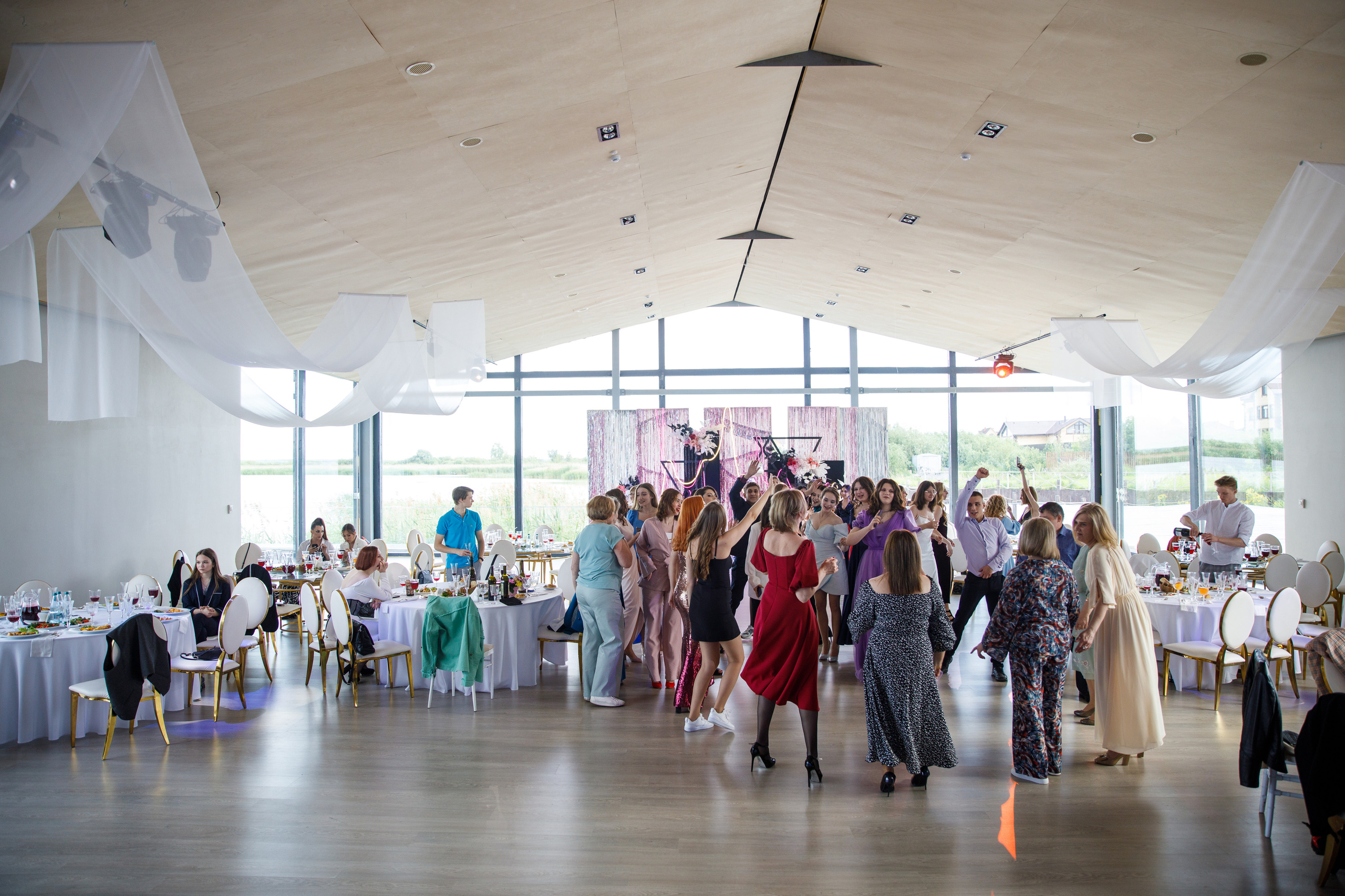 Выпускной в Островском. Фотограф Антон Никандров