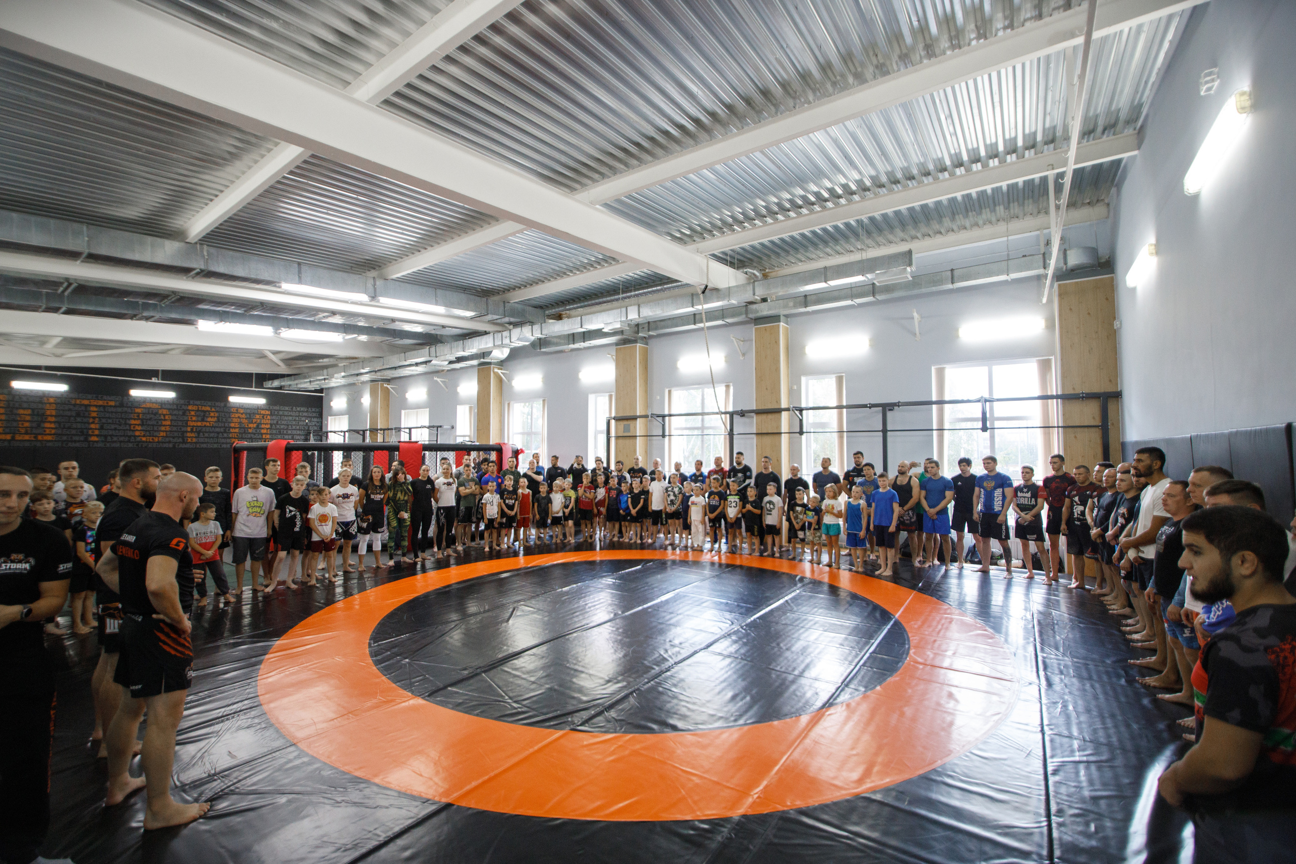 Шторм. Открытие филиала школы единоборств А. Шлеменко в Тюмени. Фотограф Антон Никандров