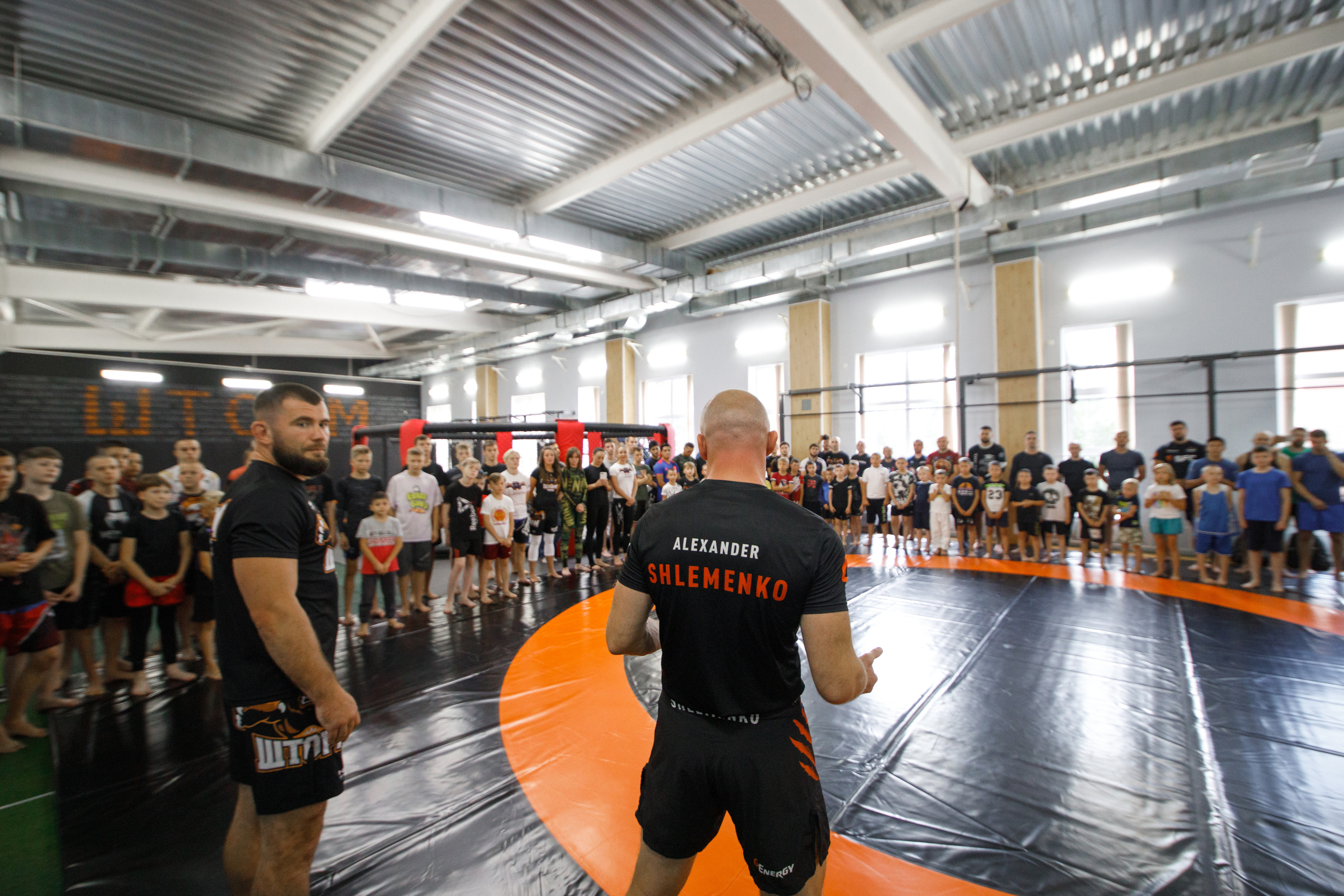 Шторм. Открытие филиала школы единоборств А. Шлеменко в Тюмени. Фотограф Антон Никандров