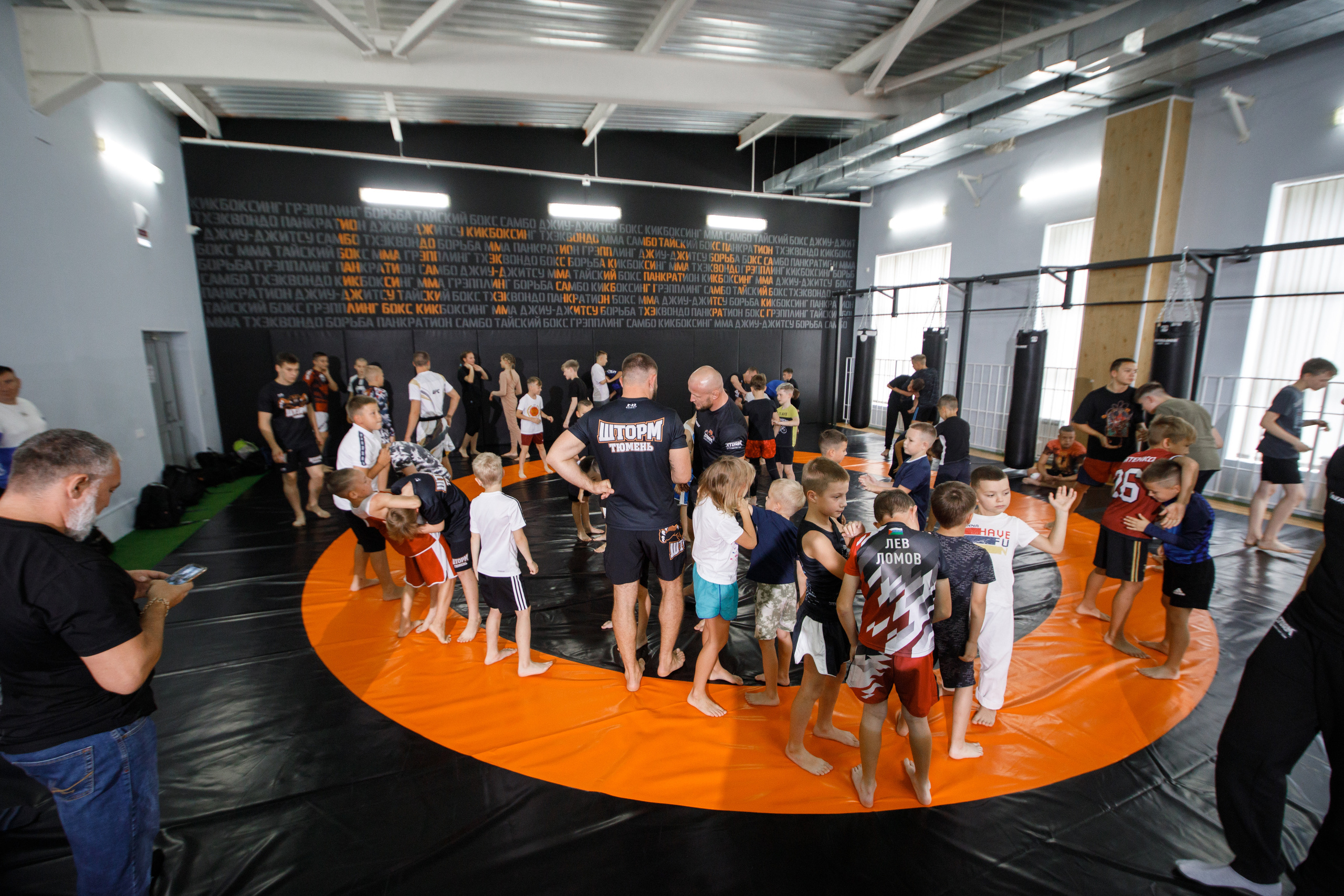 Шторм. Открытие филиала школы единоборств А. Шлеменко в Тюмени. Фотограф Антон Никандров