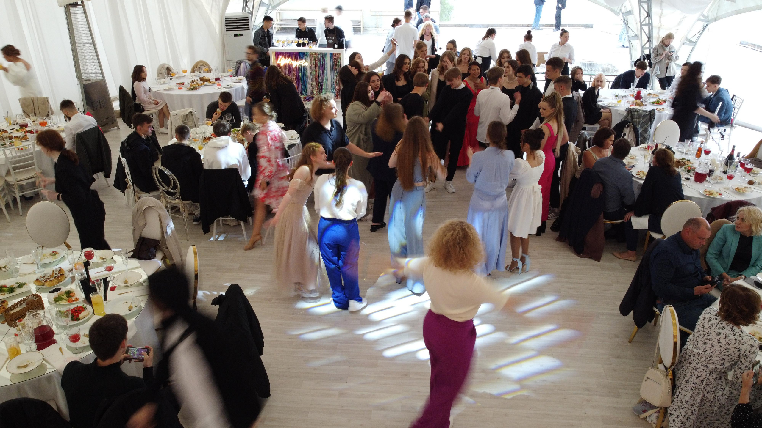 Выпускной. Своя набережная. Фотограф Антон Никандров