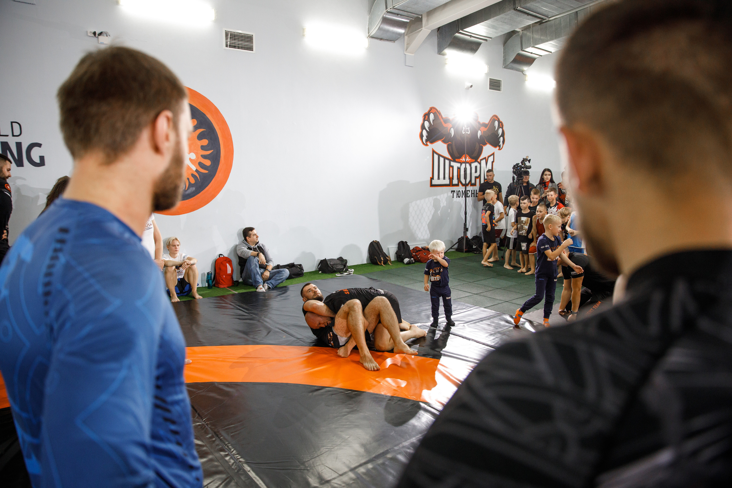 Шторм. Открытие филиала школы единоборств А. Шлеменко в Тюмени. Фотограф Антон Никандров