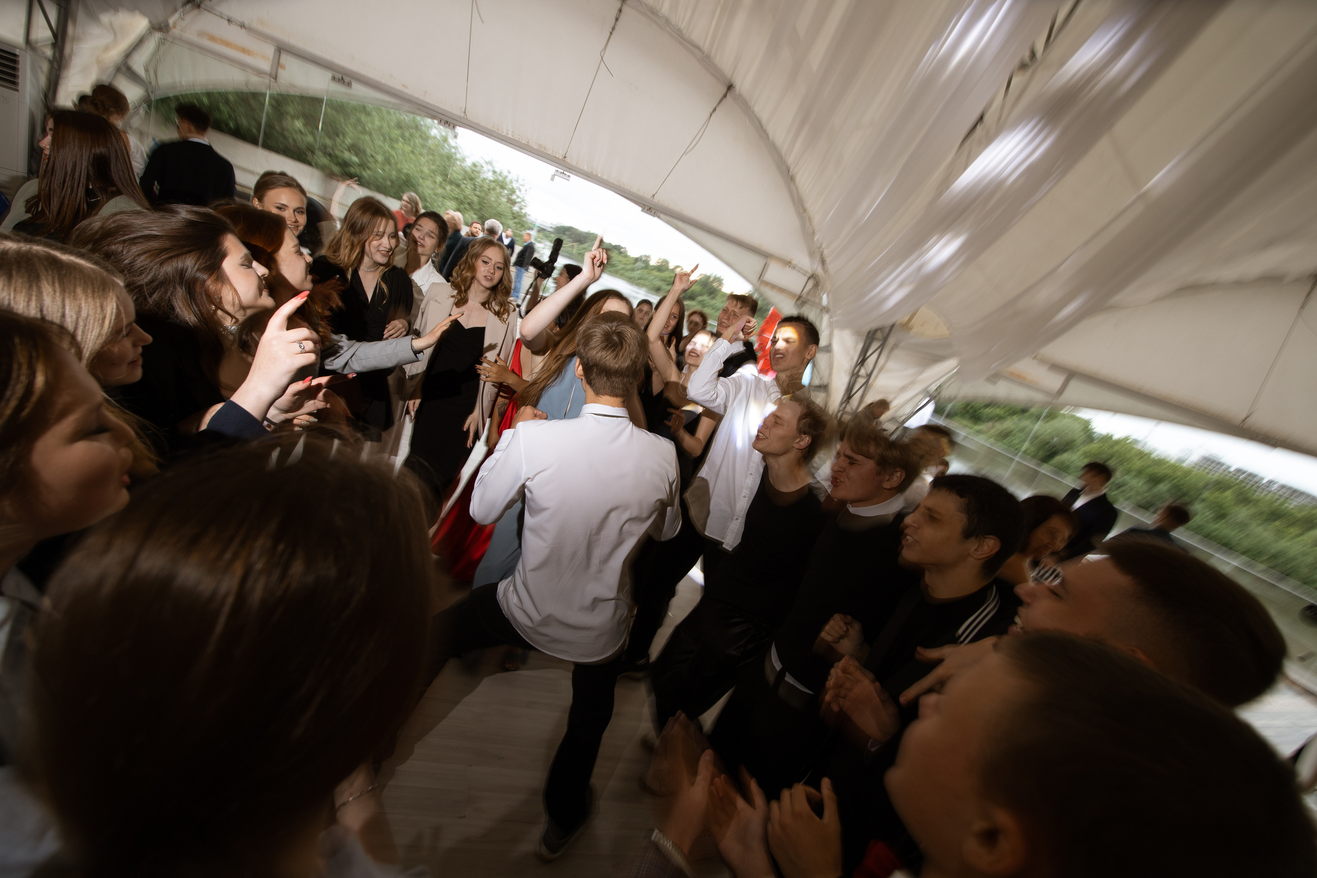 Выпускной. Своя набережная. Фотограф Антон Никандров