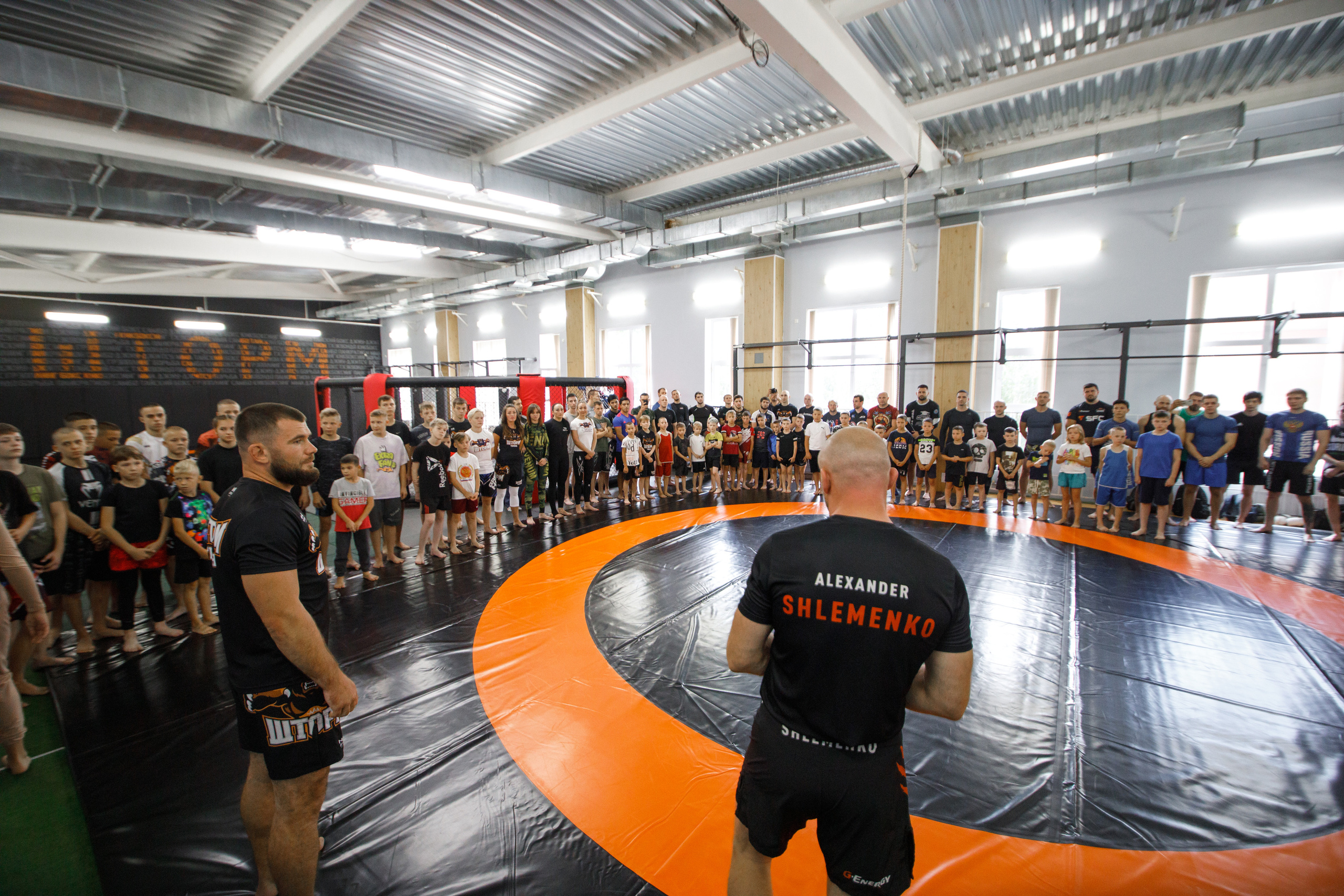 Шторм. Открытие филиала школы единоборств А. Шлеменко в Тюмени. Фотограф Антон Никандров