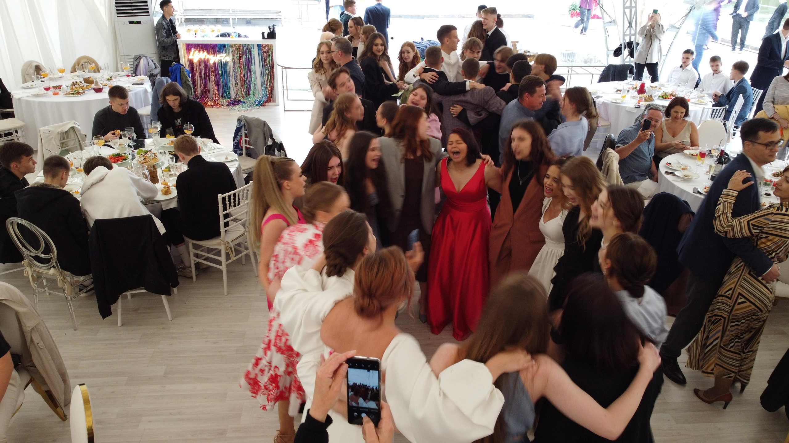 Выпускной. Своя набережная. Фотограф Антон Никандров