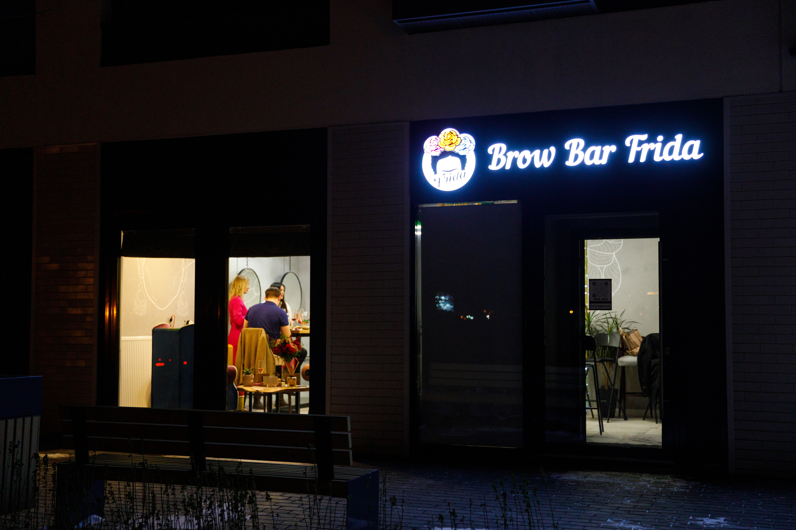 FridaBrow. Открытие студии красоты. Фотограф Антон Никандров