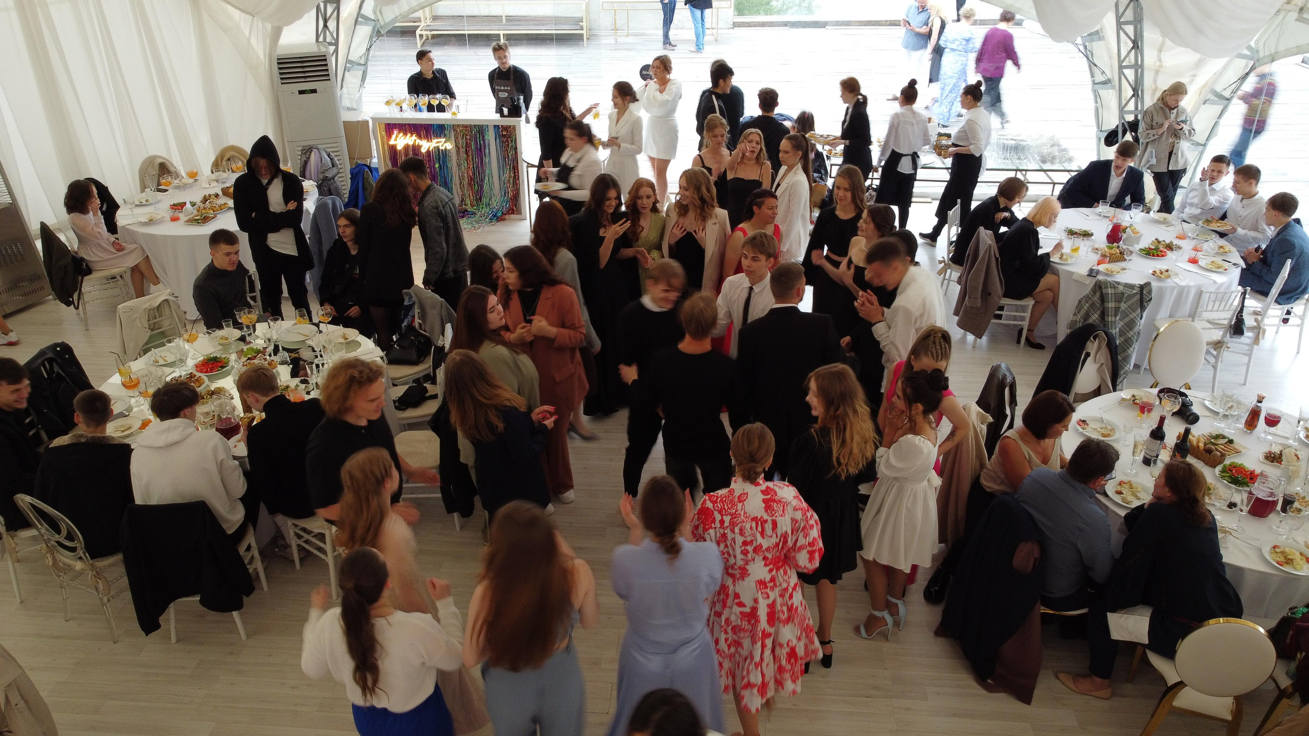 Выпускной. Своя набережная. Фотограф Антон Никандров