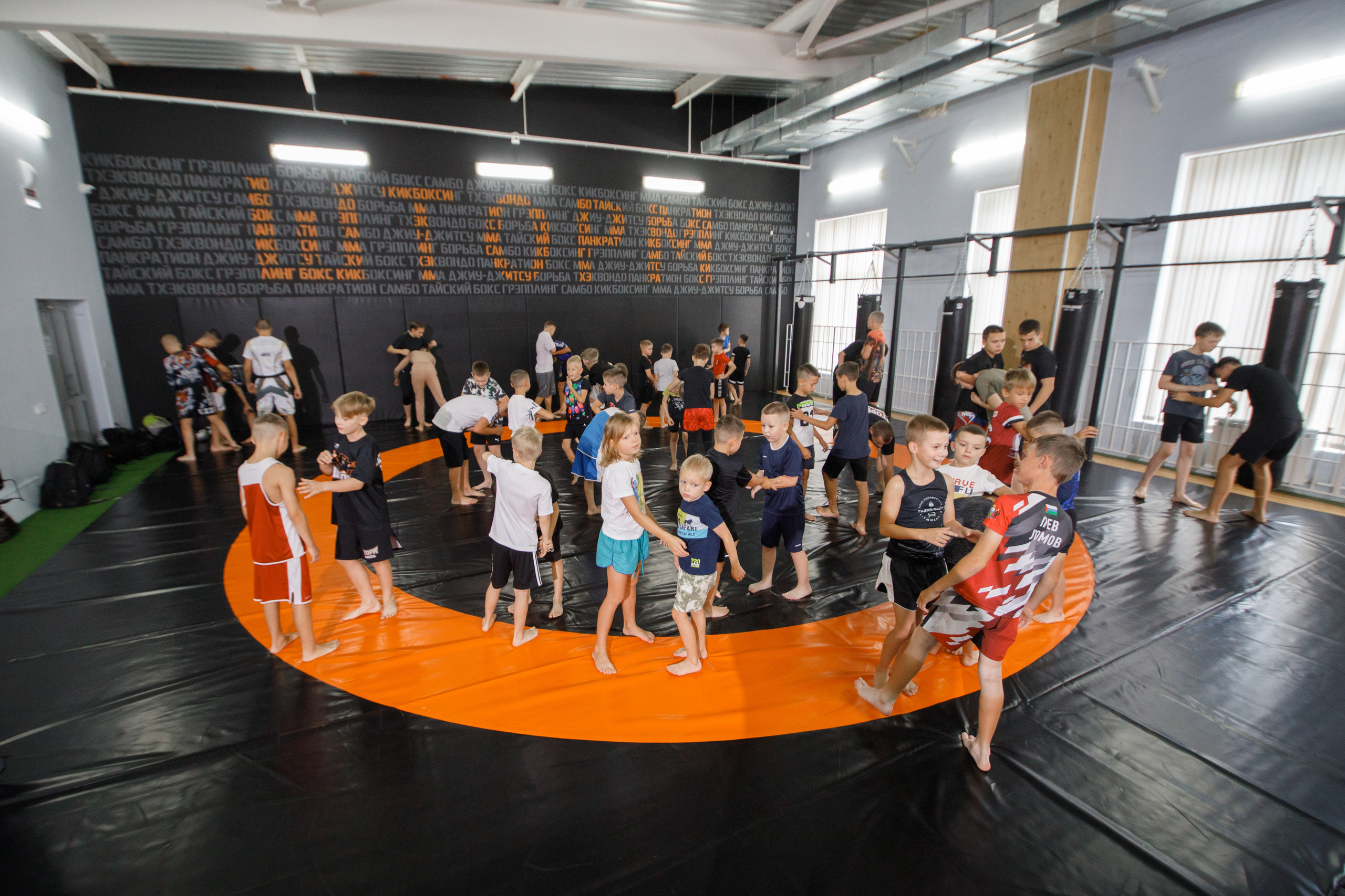 Шторм. Открытие филиала школы единоборств А. Шлеменко в Тюмени. Фотограф Антон Никандров