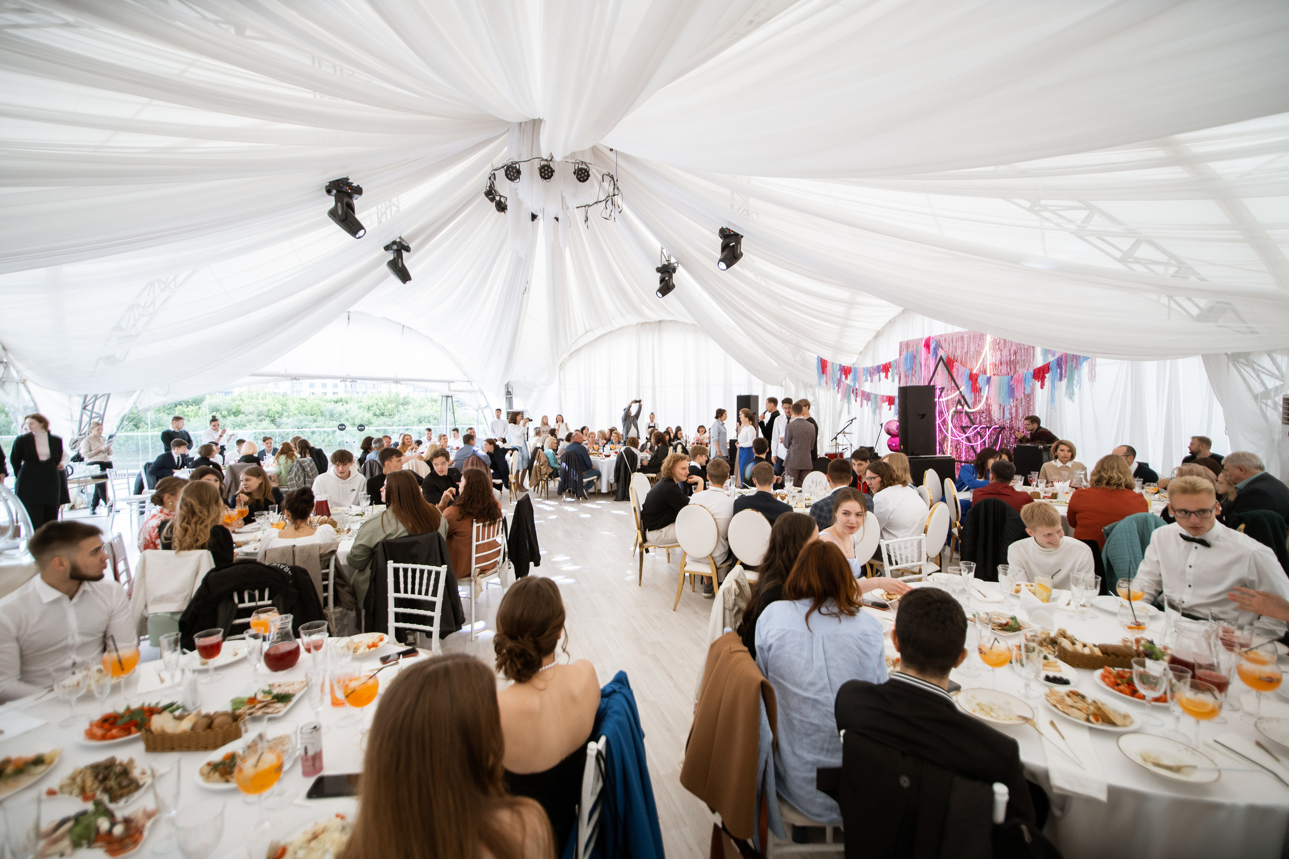 Выпускной. Своя набережная. Фотограф Антон Никандров