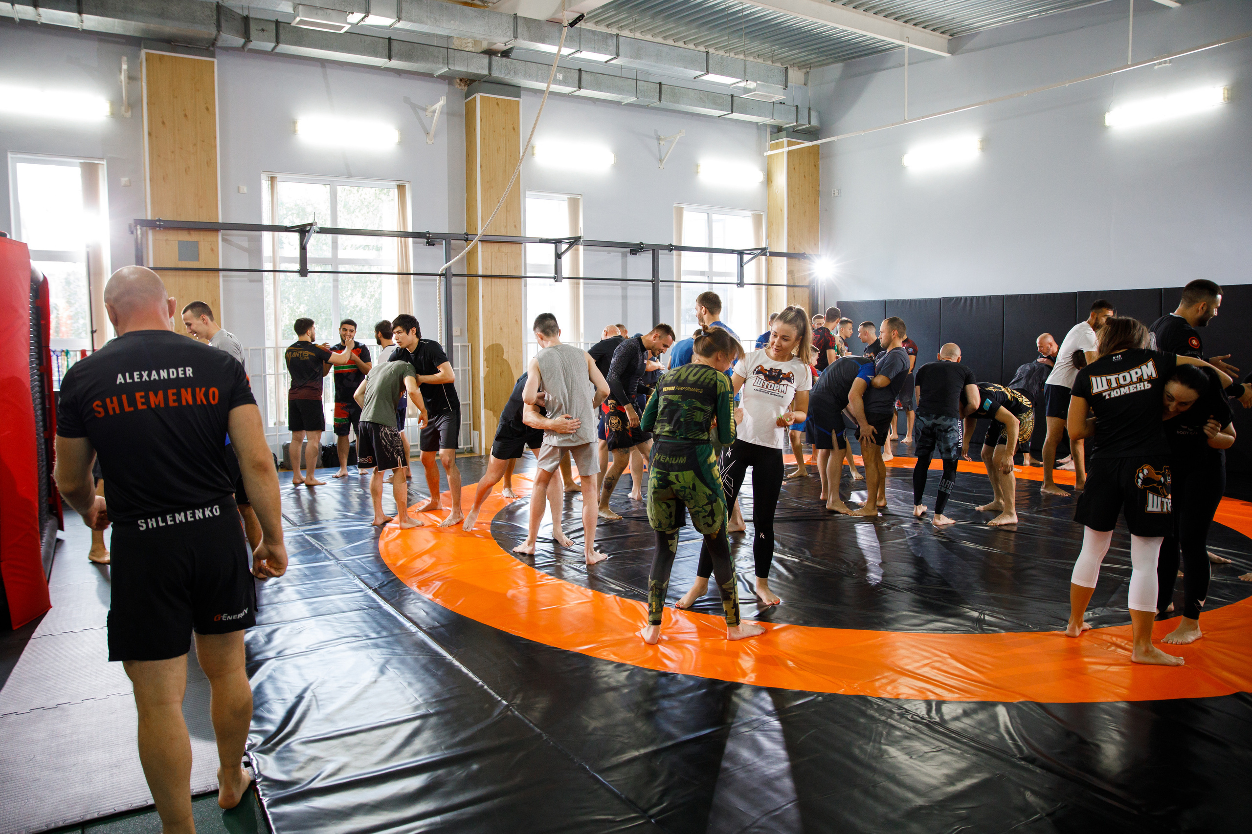 Шторм. Открытие филиала школы единоборств А. Шлеменко в Тюмени. Фотограф Антон Никандров