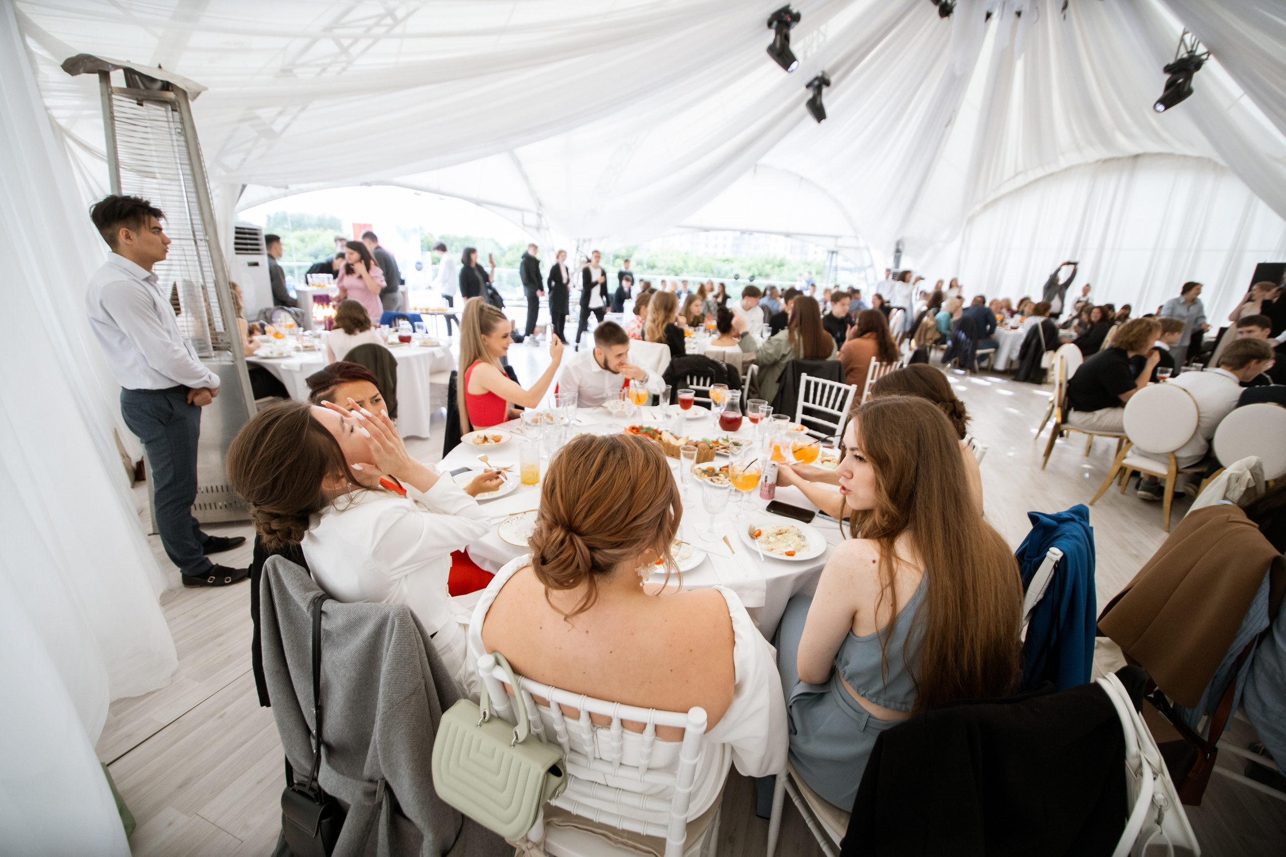 Выпускной. Своя набережная. Фотограф Антон Никандров