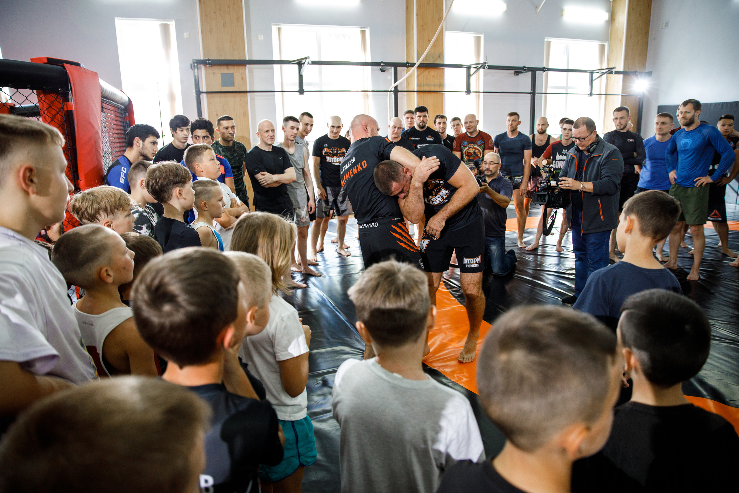 Шторм. Открытие филиала школы единоборств А. Шлеменко в Тюмени. Фотограф Антон Никандров