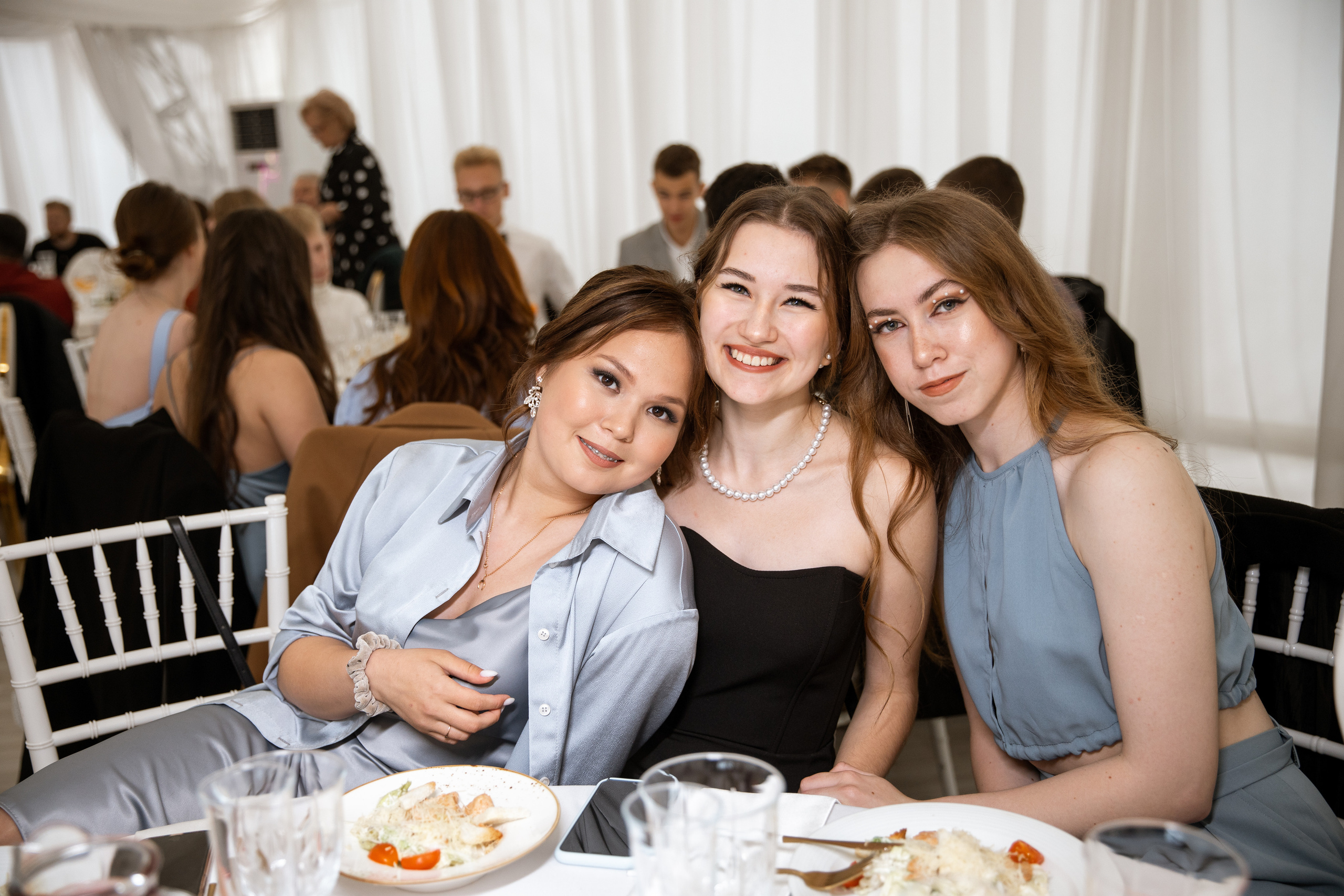 Выпускной. Своя набережная. Фотограф Антон Никандров