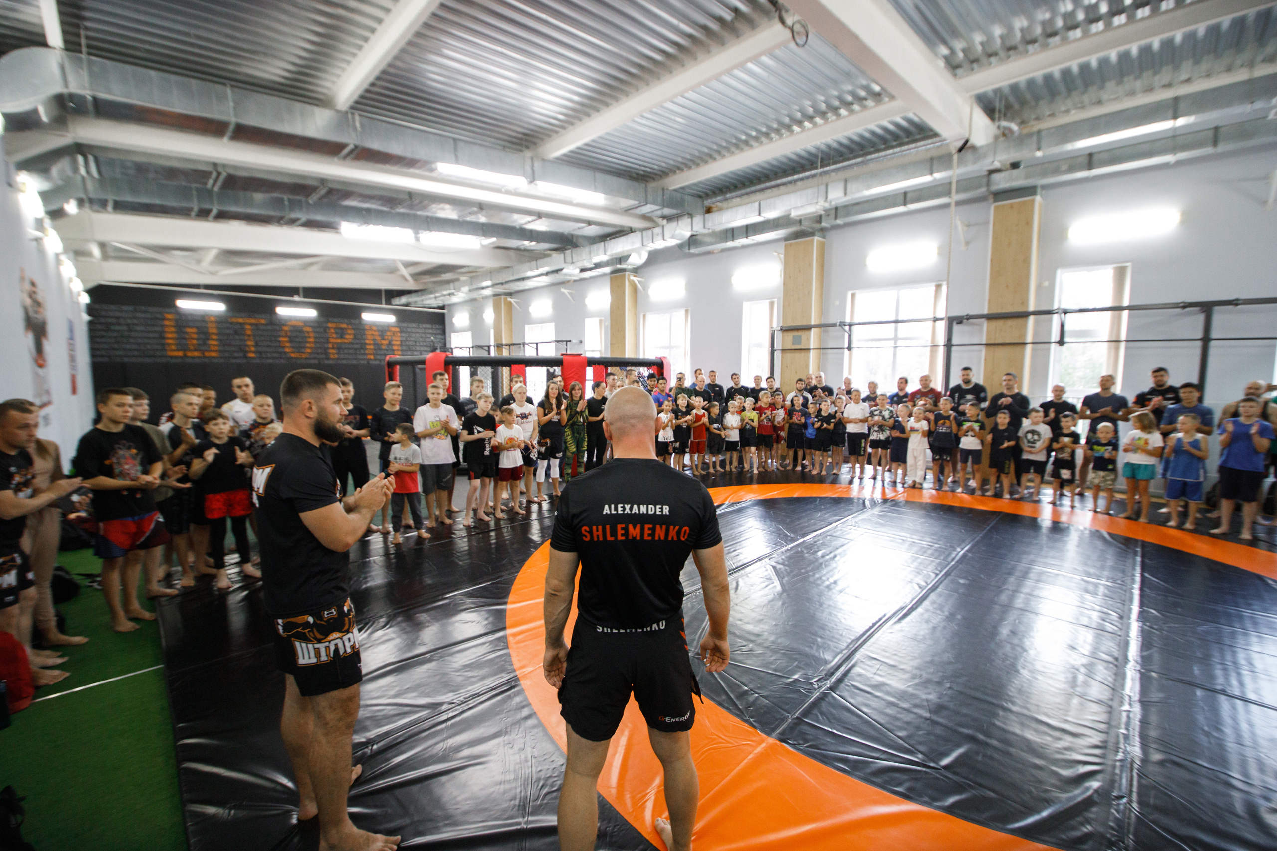 Шторм. Открытие филиала школы единоборств А. Шлеменко в Тюмени. Фотограф Антон Никандров