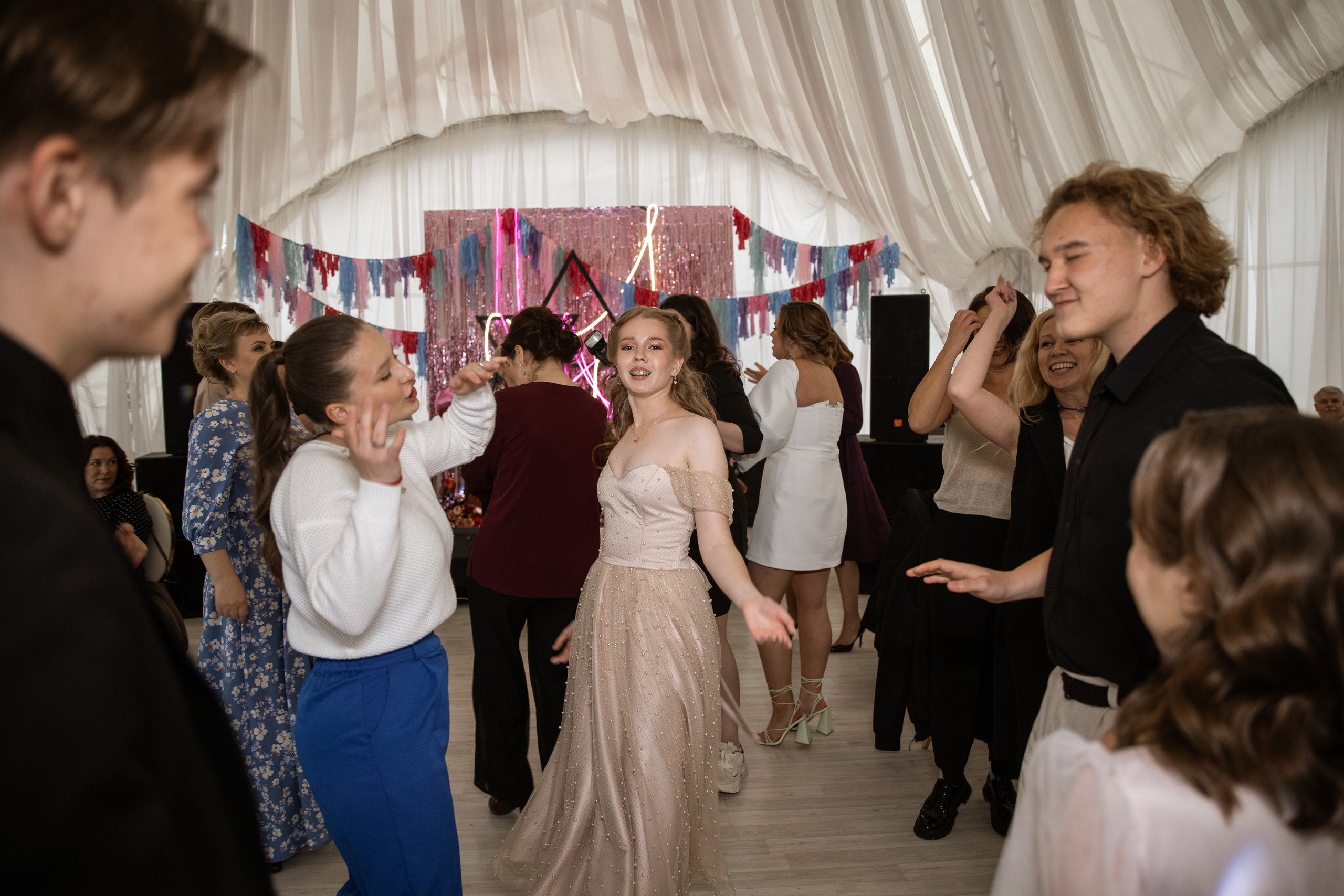 Выпускной. Своя набережная. Фотограф Антон Никандров