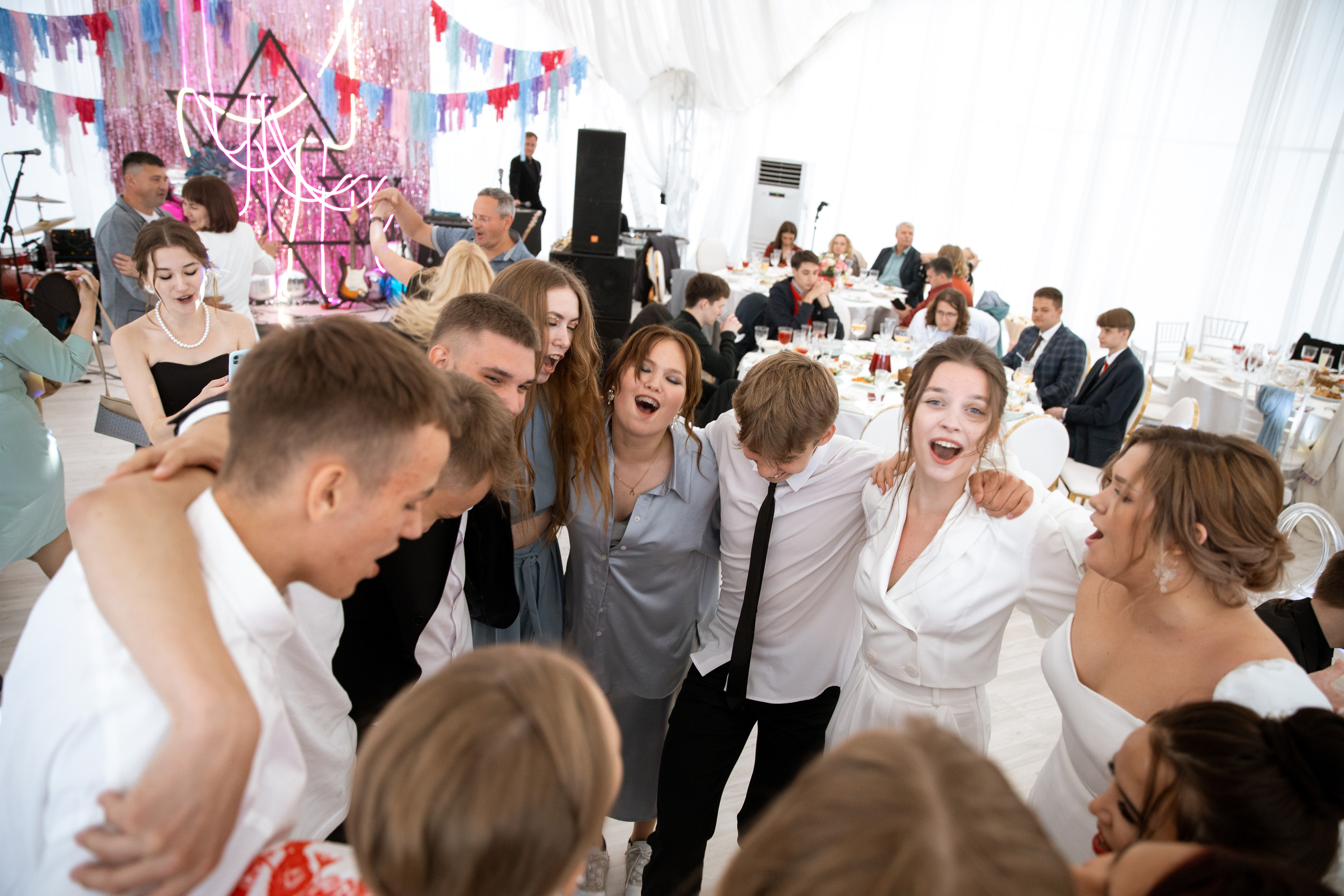 Выпускной. Своя набережная. Фотограф Антон Никандров