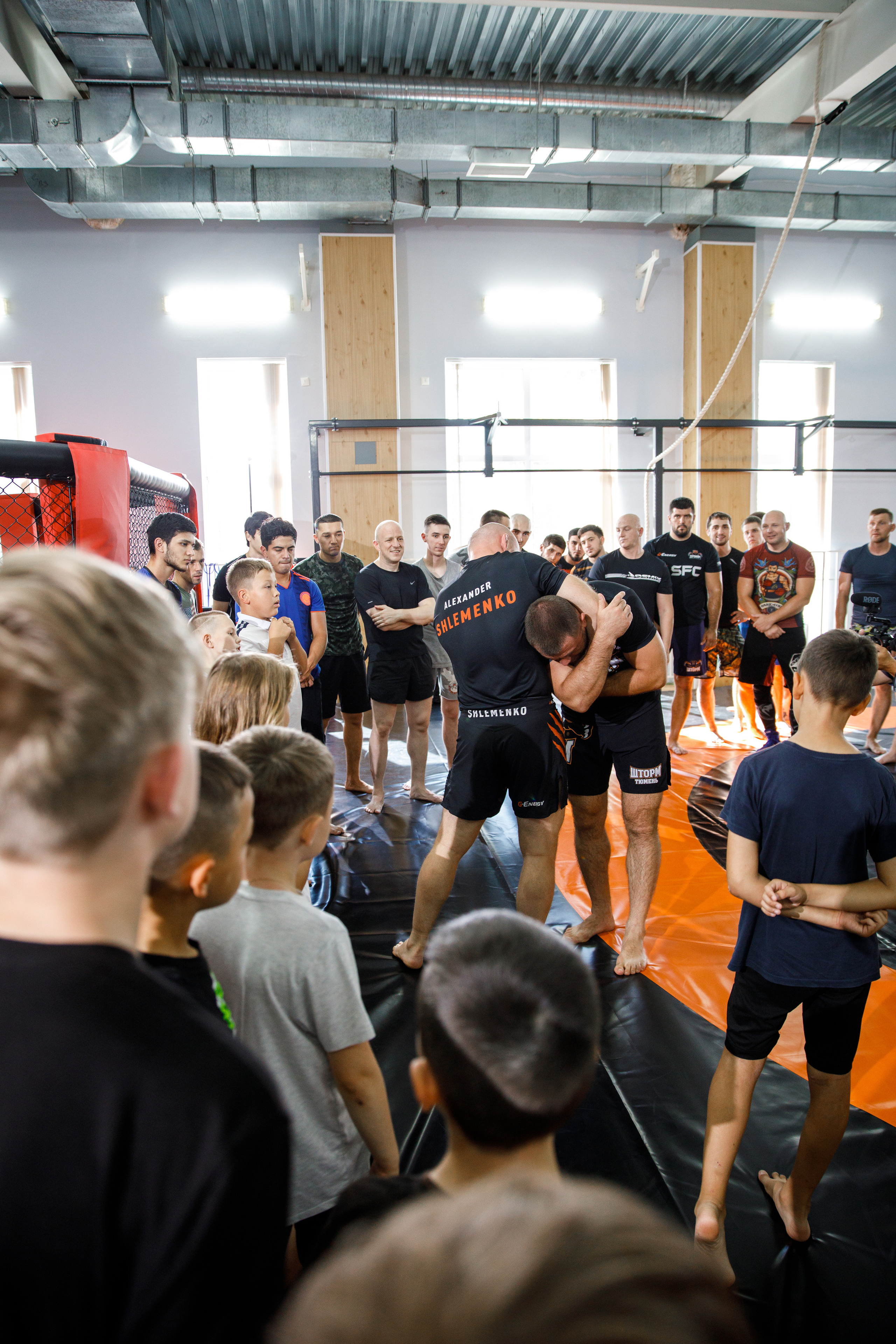 Шторм. Открытие филиала школы единоборств А. Шлеменко в Тюмени. Фотограф Антон Никандров