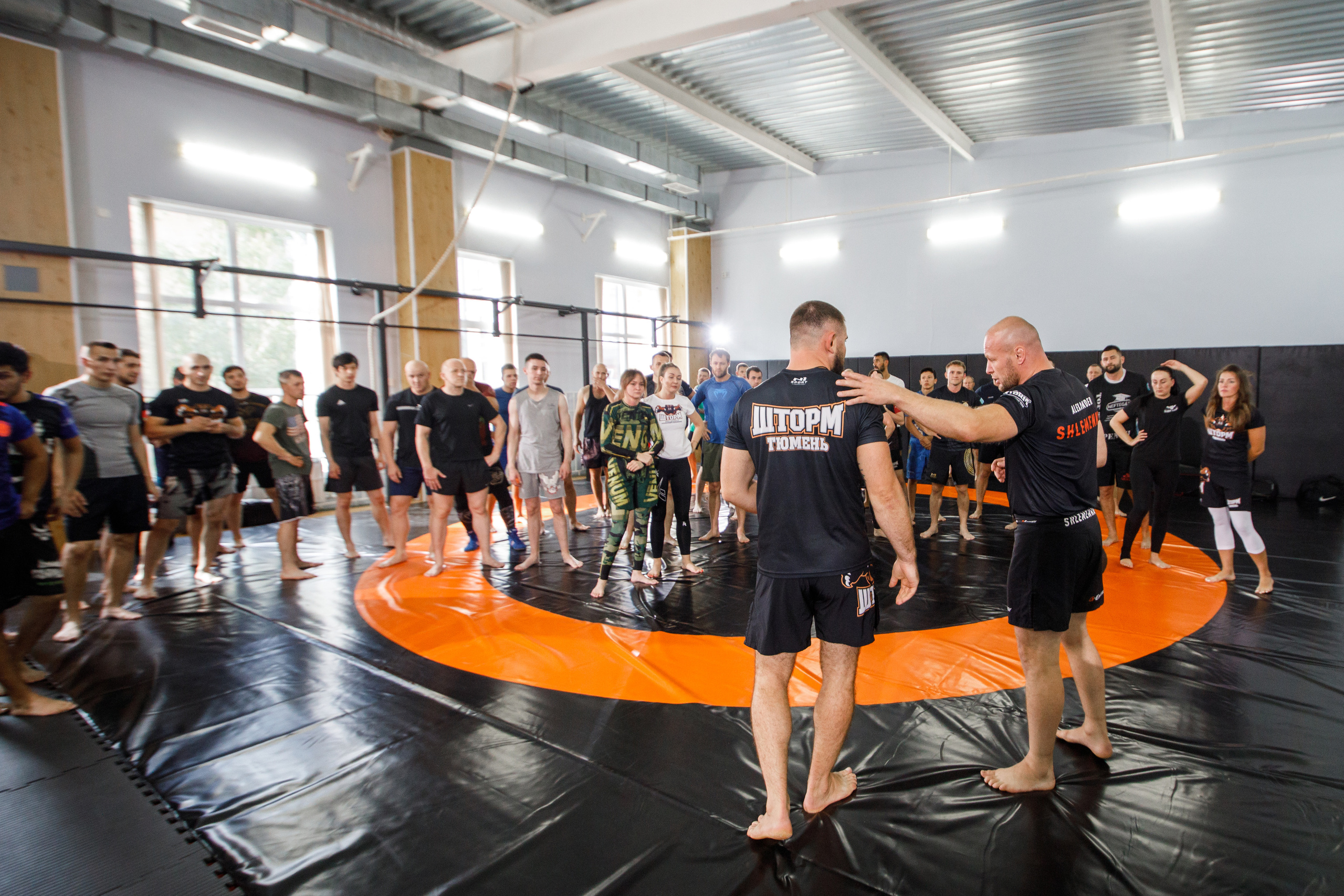 Шторм. Открытие филиала школы единоборств А. Шлеменко в Тюмени. Фотограф Антон Никандров