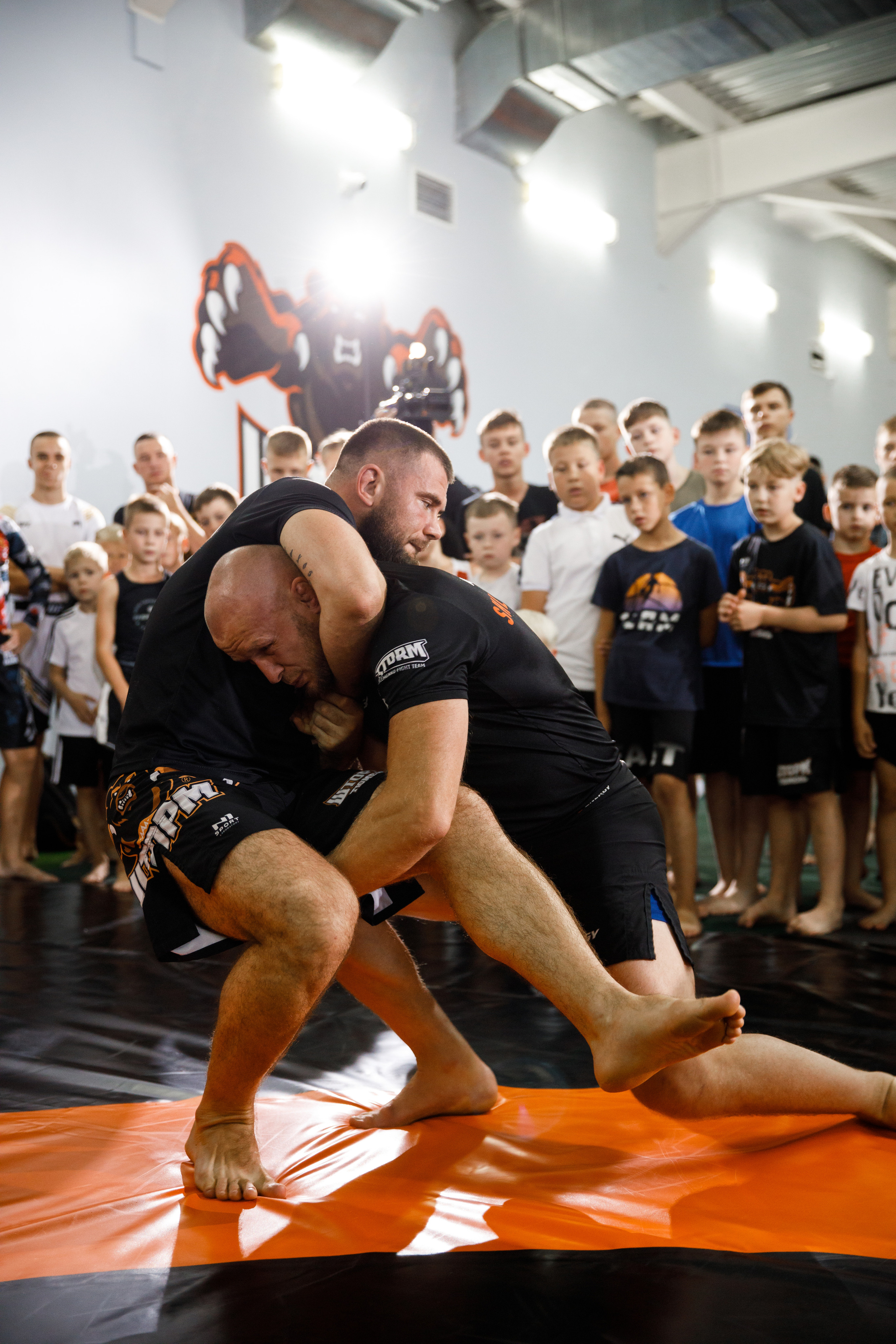 Шторм. Открытие филиала школы единоборств А. Шлеменко в Тюмени. Фотограф Антон Никандров