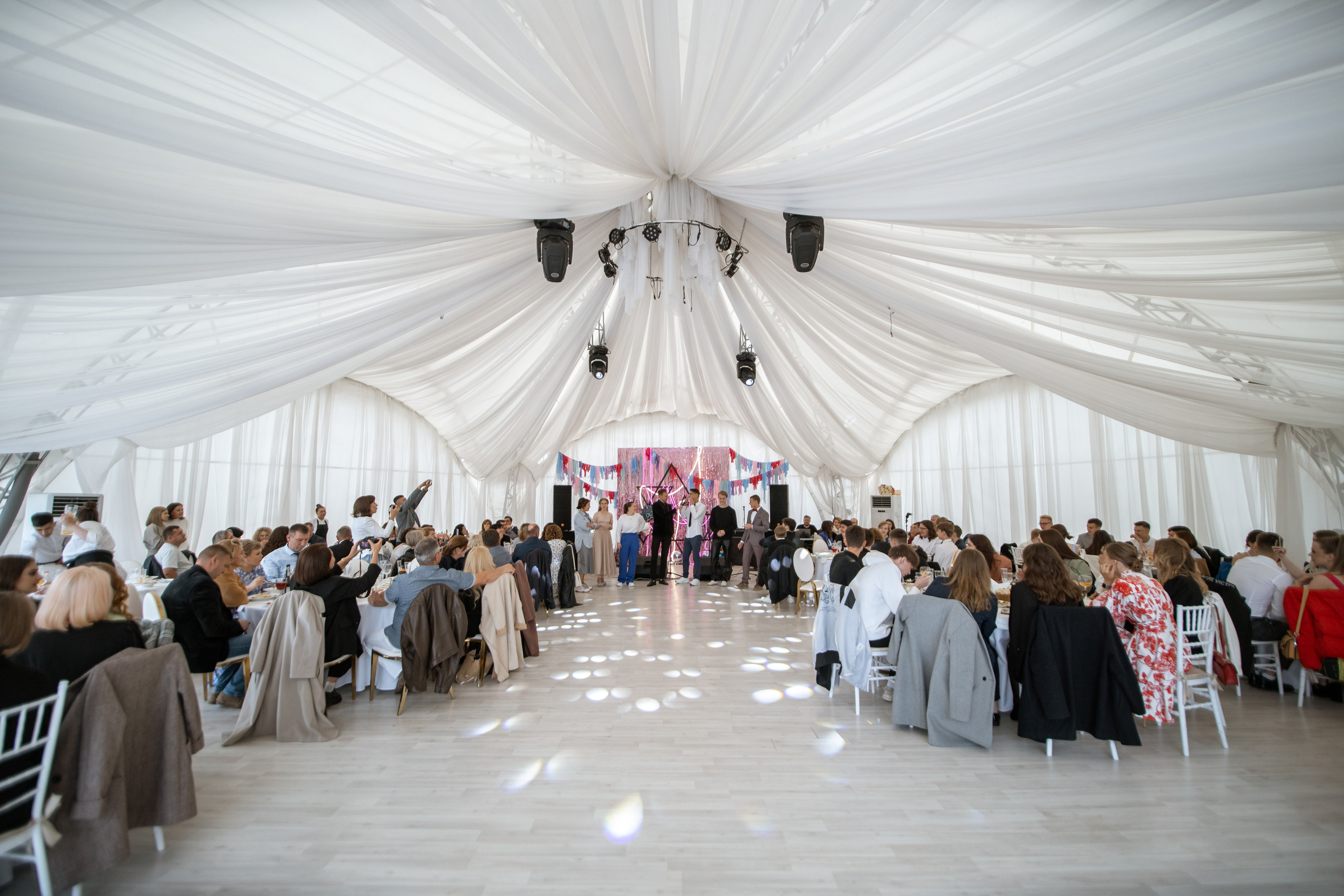 Выпускной. Своя набережная. Фотограф Антон Никандров