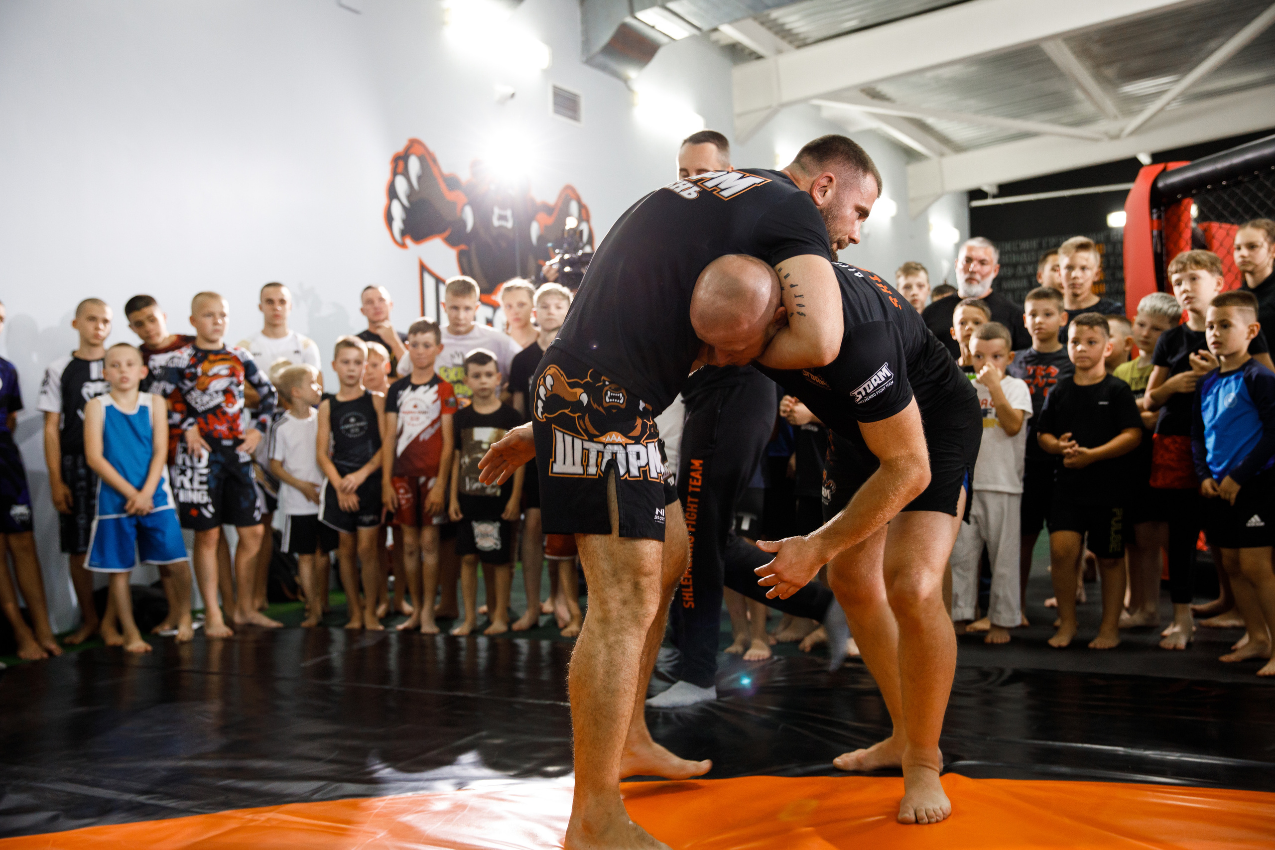 Шторм. Открытие филиала школы единоборств А. Шлеменко в Тюмени. Фотограф Антон Никандров