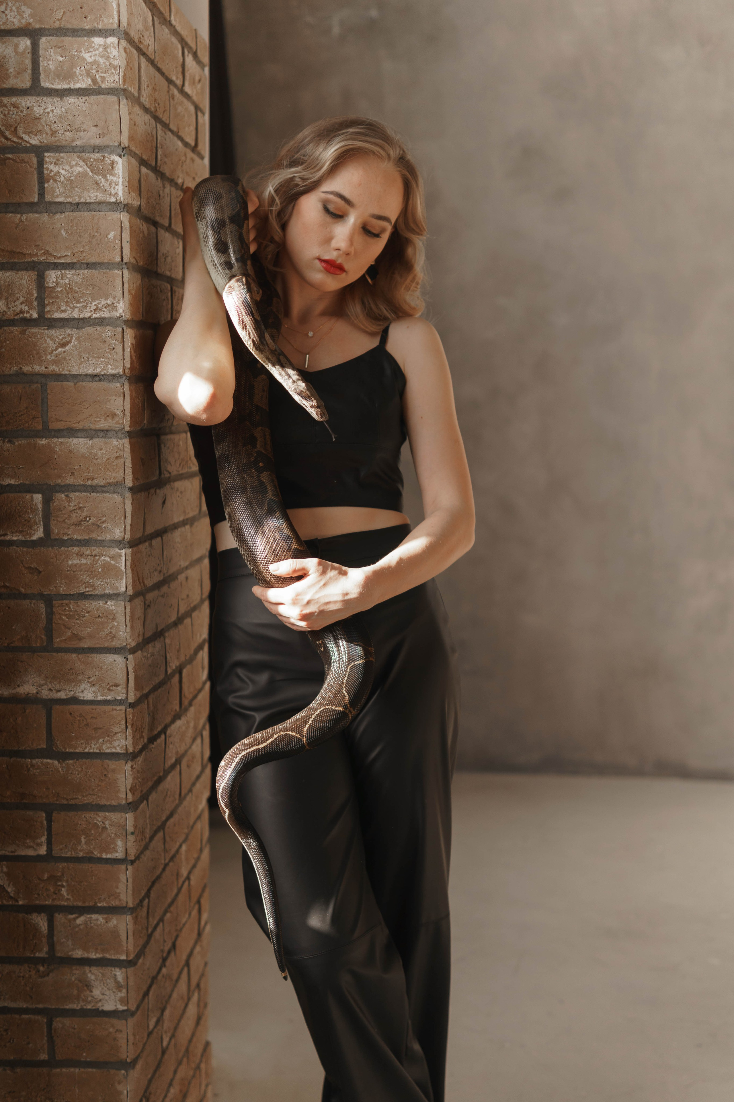 Настя и змея. Фотограф Kostyanika_olga в Екатеринбурге