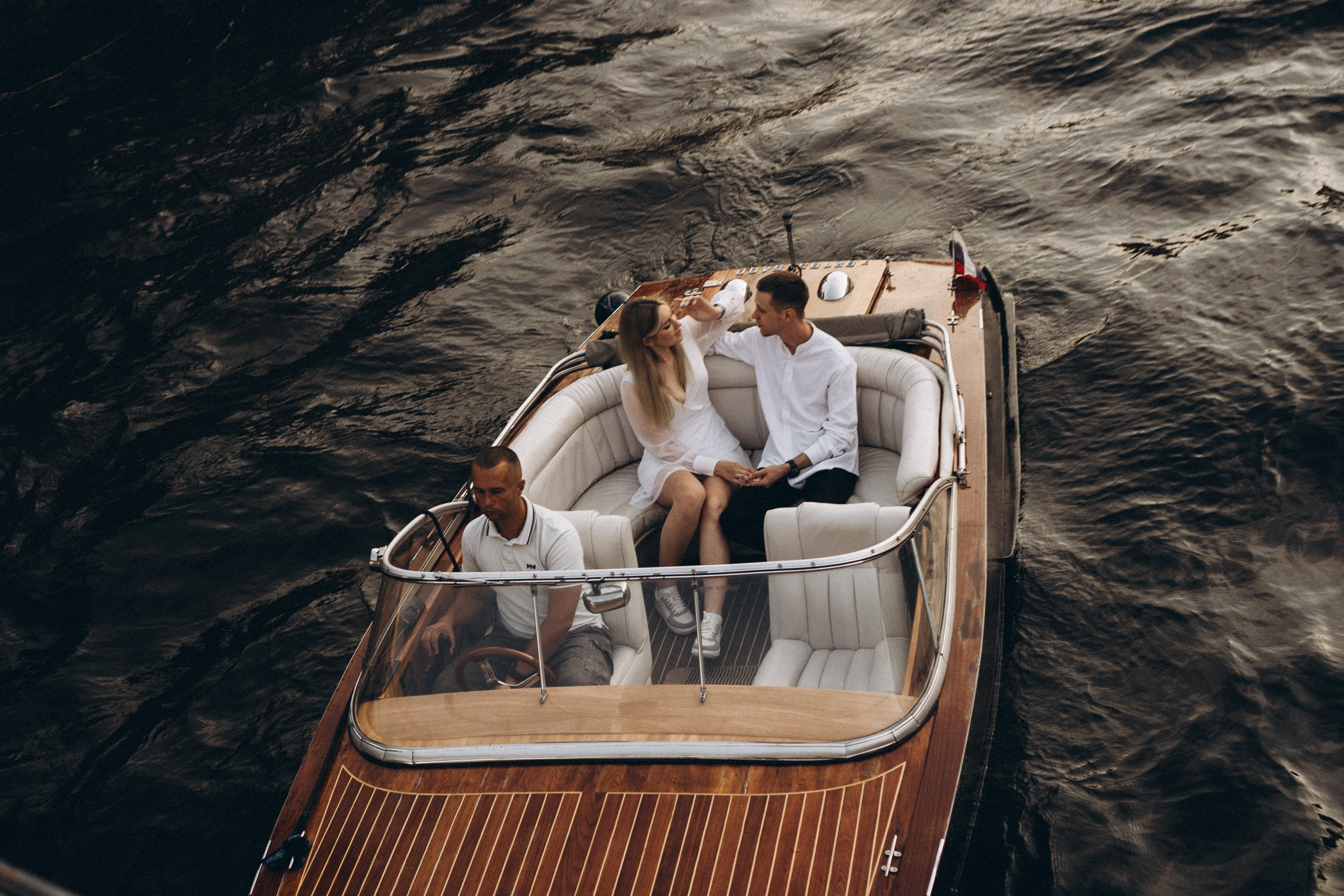 СВАДЕНБНАЯ СЬЕМКА НА КАТЕРЕ ПО КАНАЛАМ САНКТ-ПЕТЕРБУРГА И В АКВАТОРИИ НЕВЫ. Профессиональный фотограф, Санкт-Петербург — Виктория Богомолова