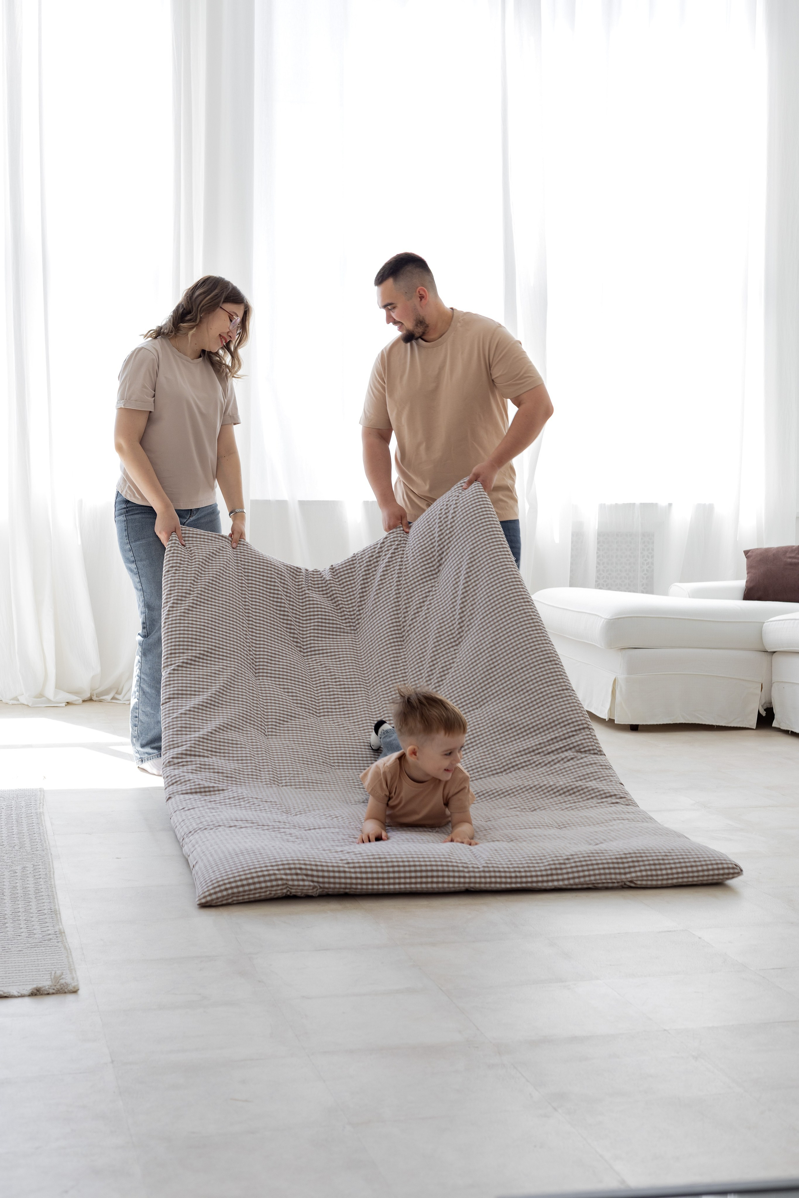 Семейная фотосессия в студии (Михаил, Крестина и Макар). Женский фотограф в Орске Новотроицке Динара Долганова