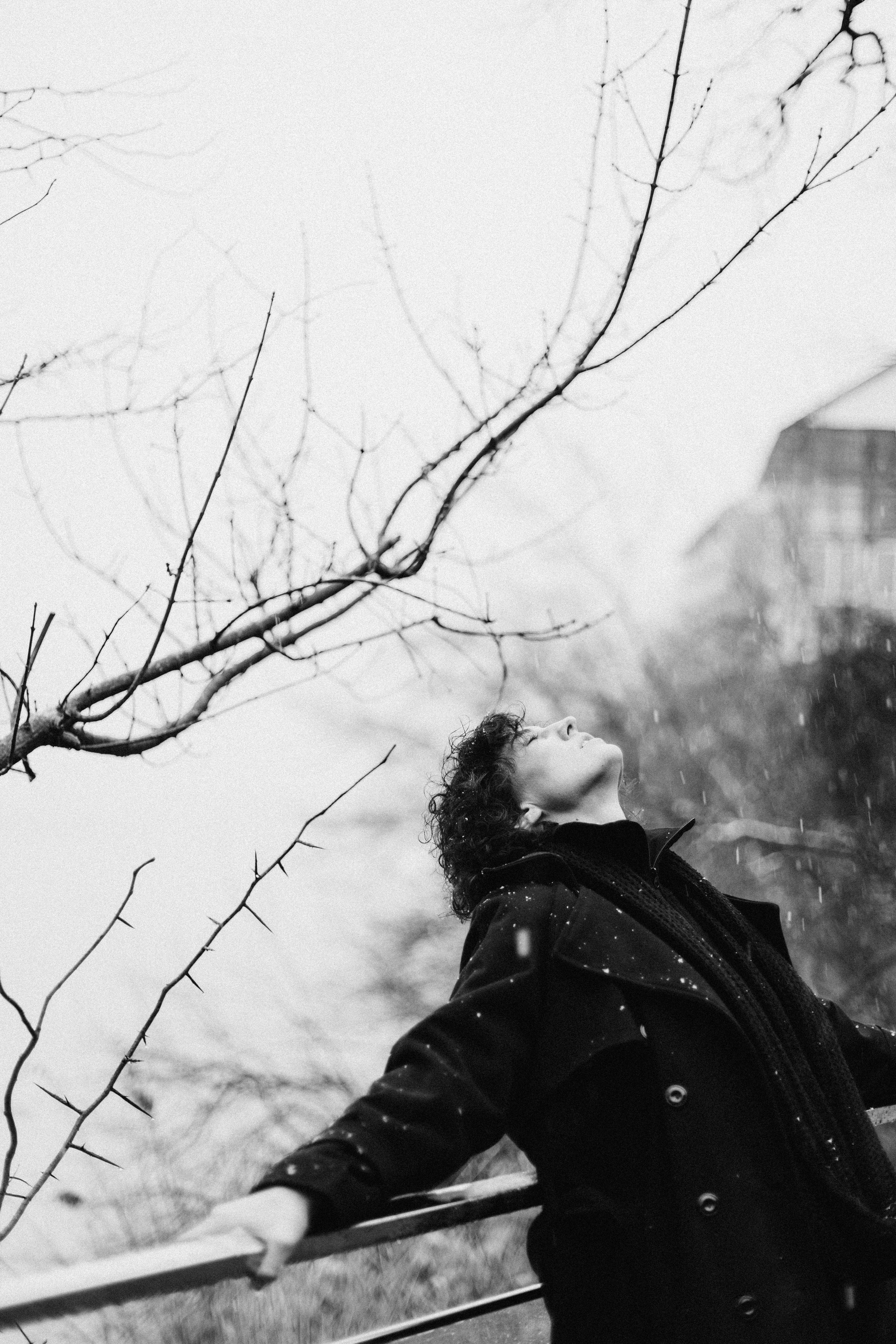 Женская фотосессия: индивидуальные, стильные, чувственные снимки. Подчеркну вашу красоту и уникальность. Студийная съёмка, естественный свет, портреты, женственность, эмоции. Фотограф в Краснодаре, помощь с позированием.