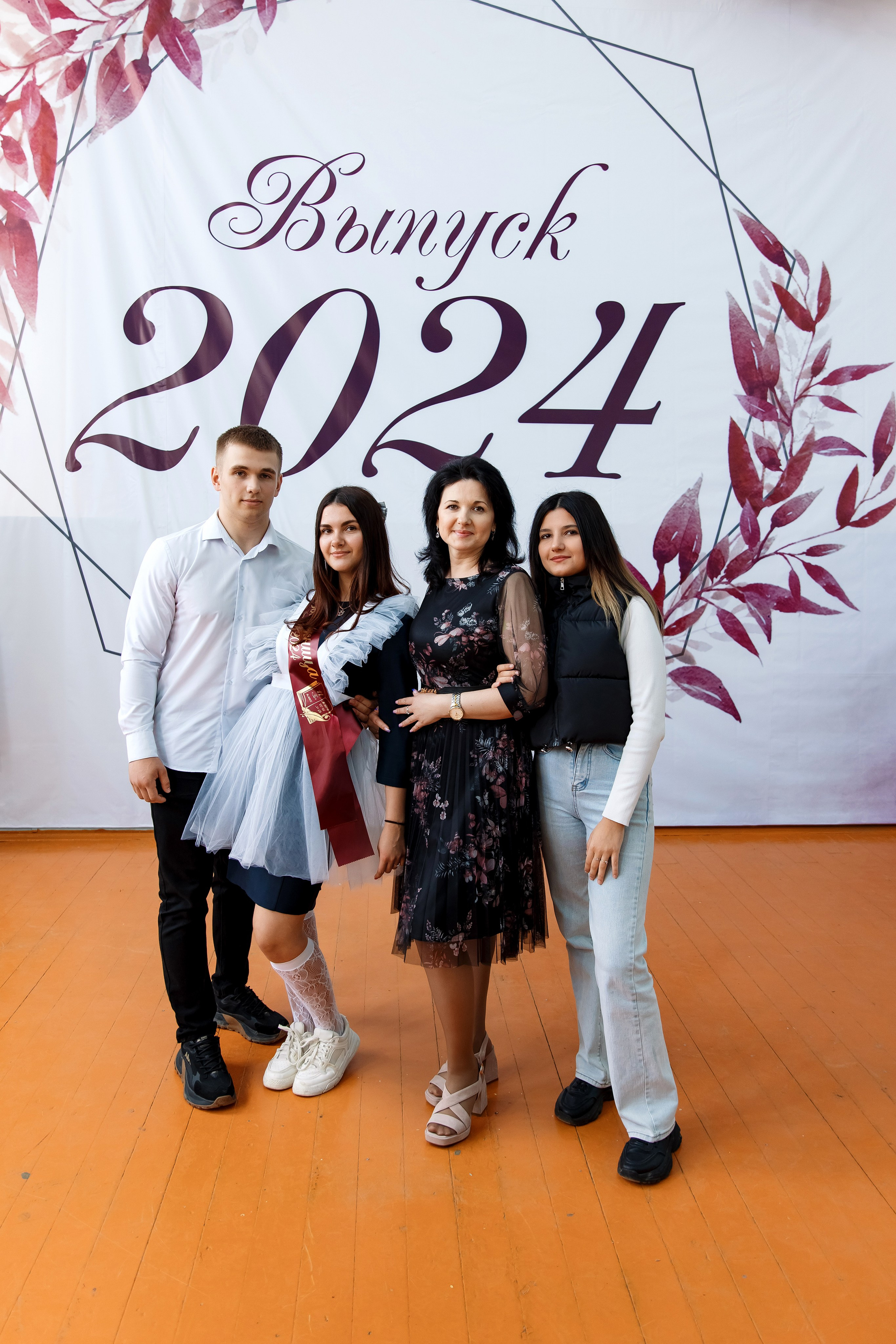 11 класс Последний звонок. Фотограф Любовь Корниенко, Примоский край