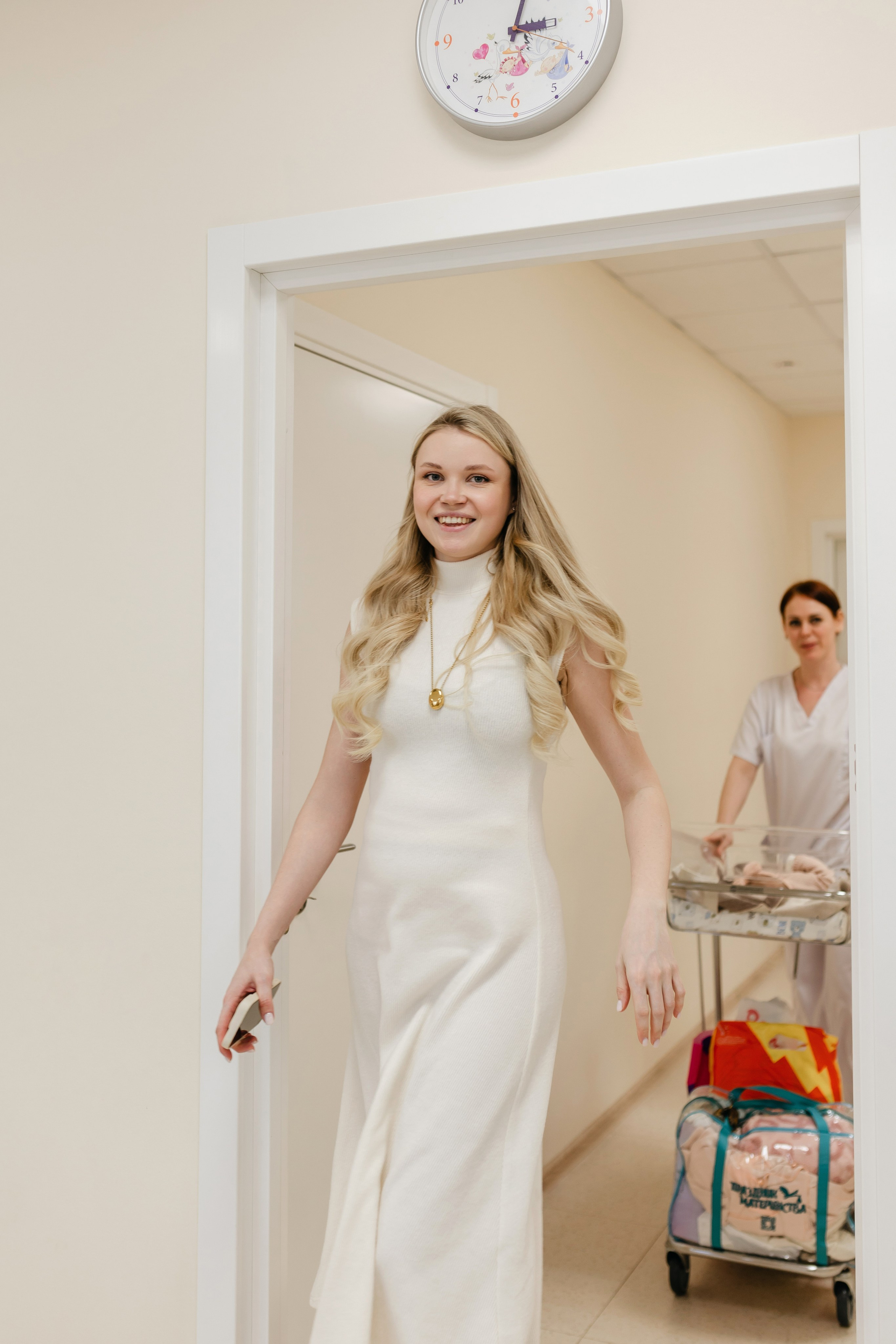 Фотограф на выписку из роддома в Краснодаре, выписка из Екатерининского роддома, фотограф Яна Морева. Семейный фотограф в Краснодаре Яна Морева