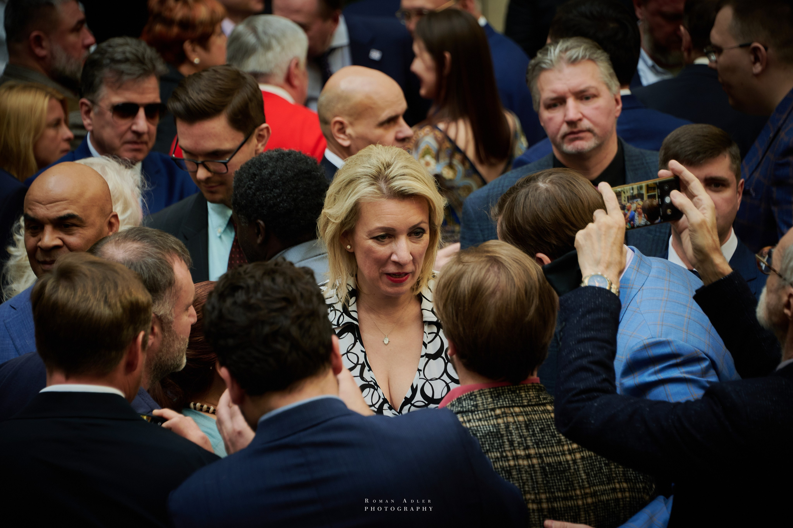 Мария Захарова. Фотограф Роман Адлер. Репортаж с презентации фильма Дарьи де Консейсао «Black to USSR» в конференц-зале МИД России. Репортажная фотография. 