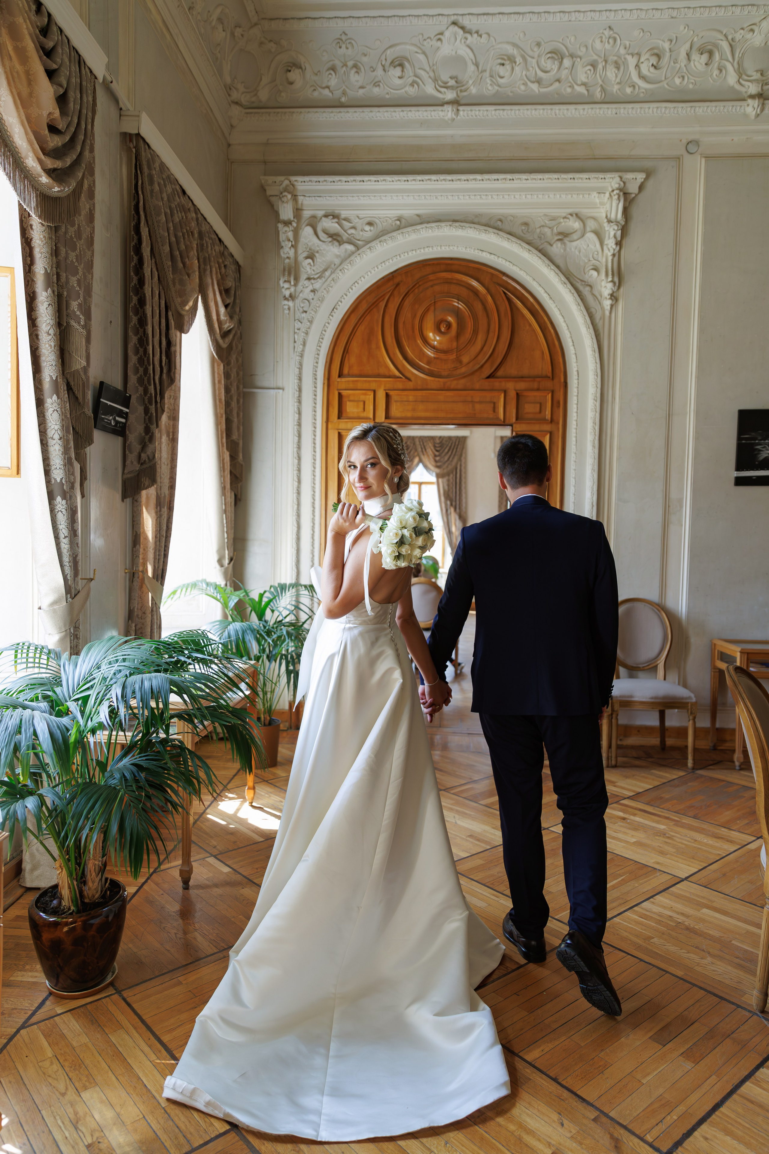 Свадебная фотосессия в библиотеке-читальне им А. С. Пушкина. Свадебный фотограф Москва и МО Сергей Киржаев