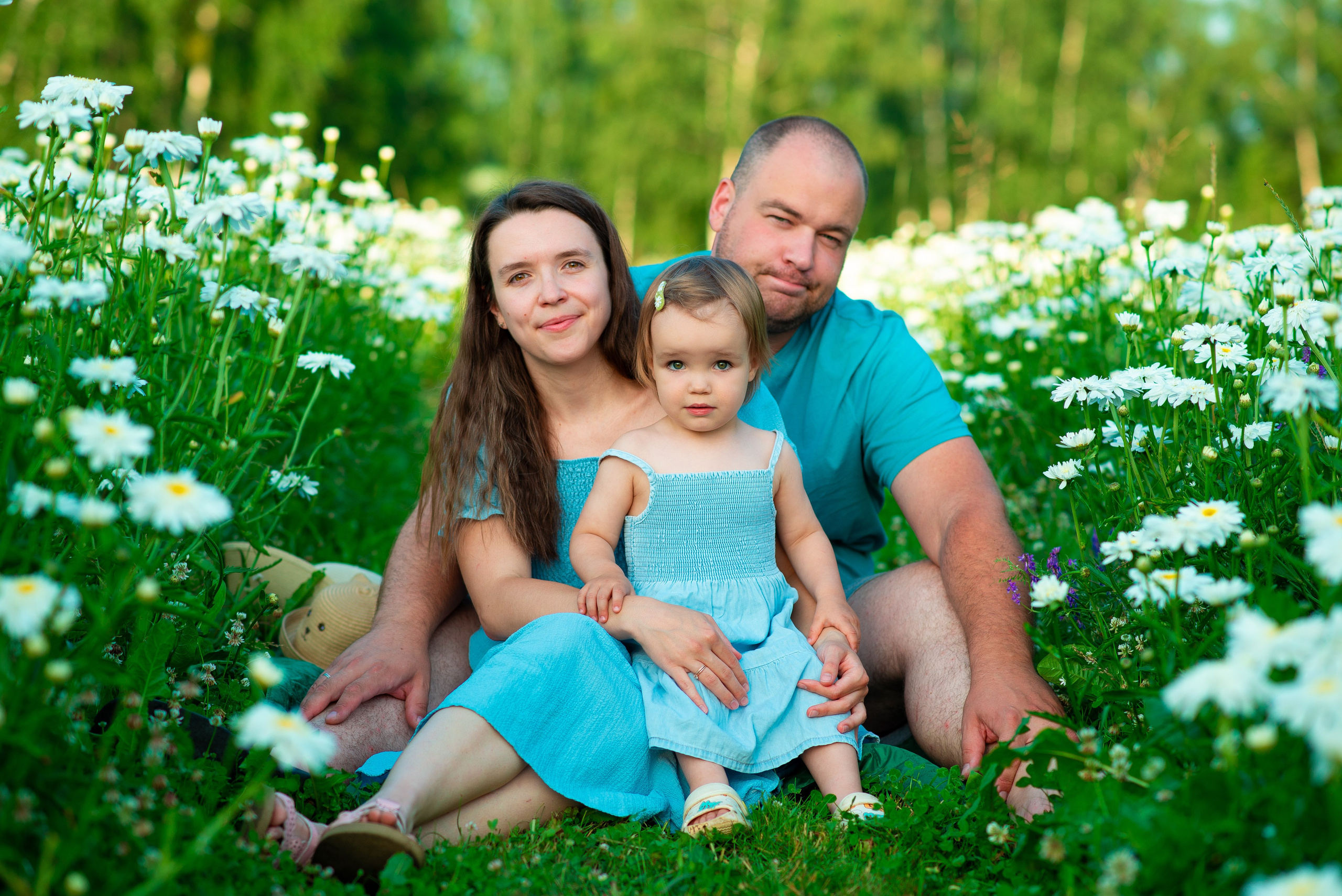 Вероника с семьей в ромашках. Семейный фотограф на выписку из роддома и крещение Минск Настя Гришук