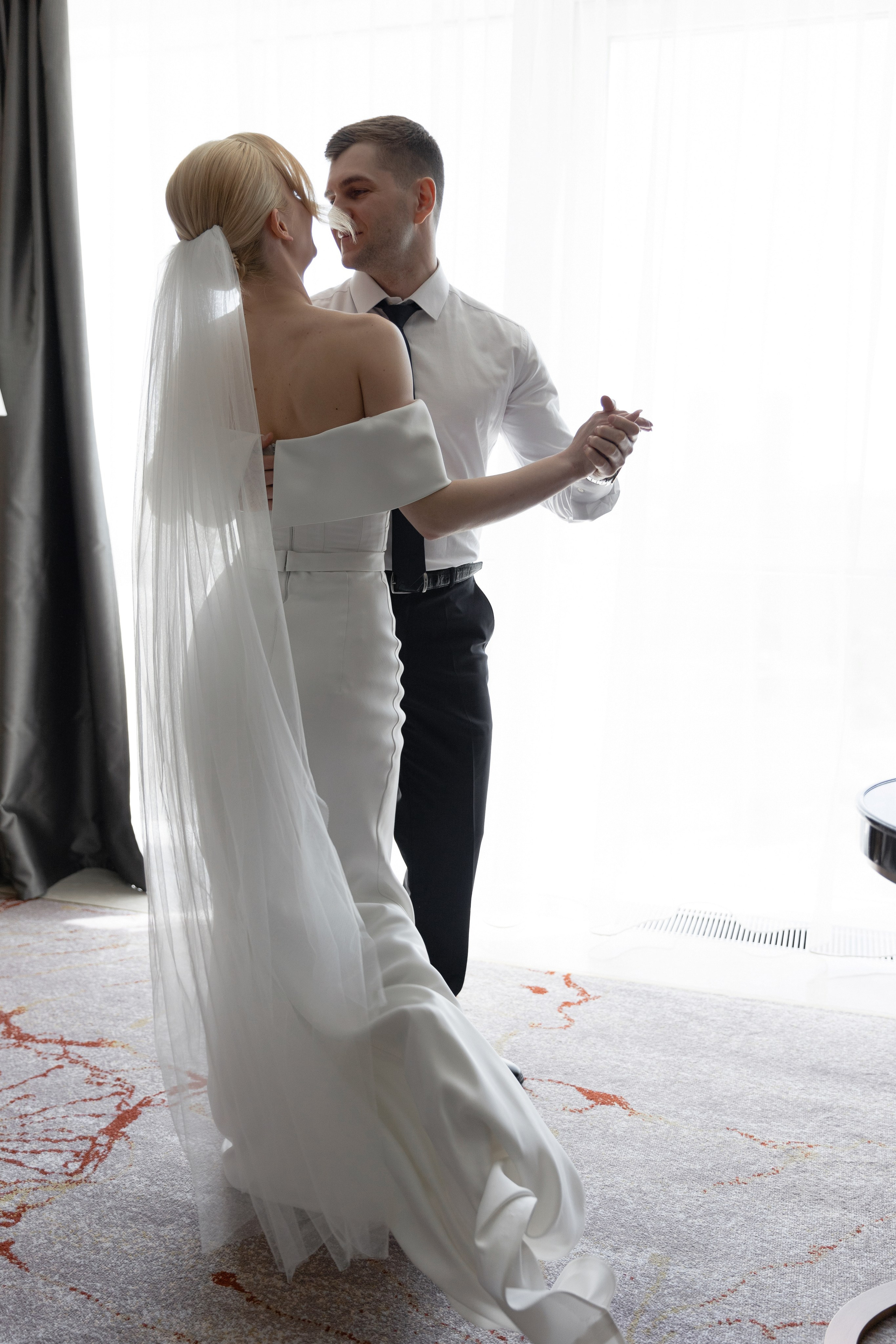 Свадебная фотосессия в Soluxe Hotel и роспись в Савеловском ЗАГСе. Свадебный фотограф в Москве Полина Лелетко